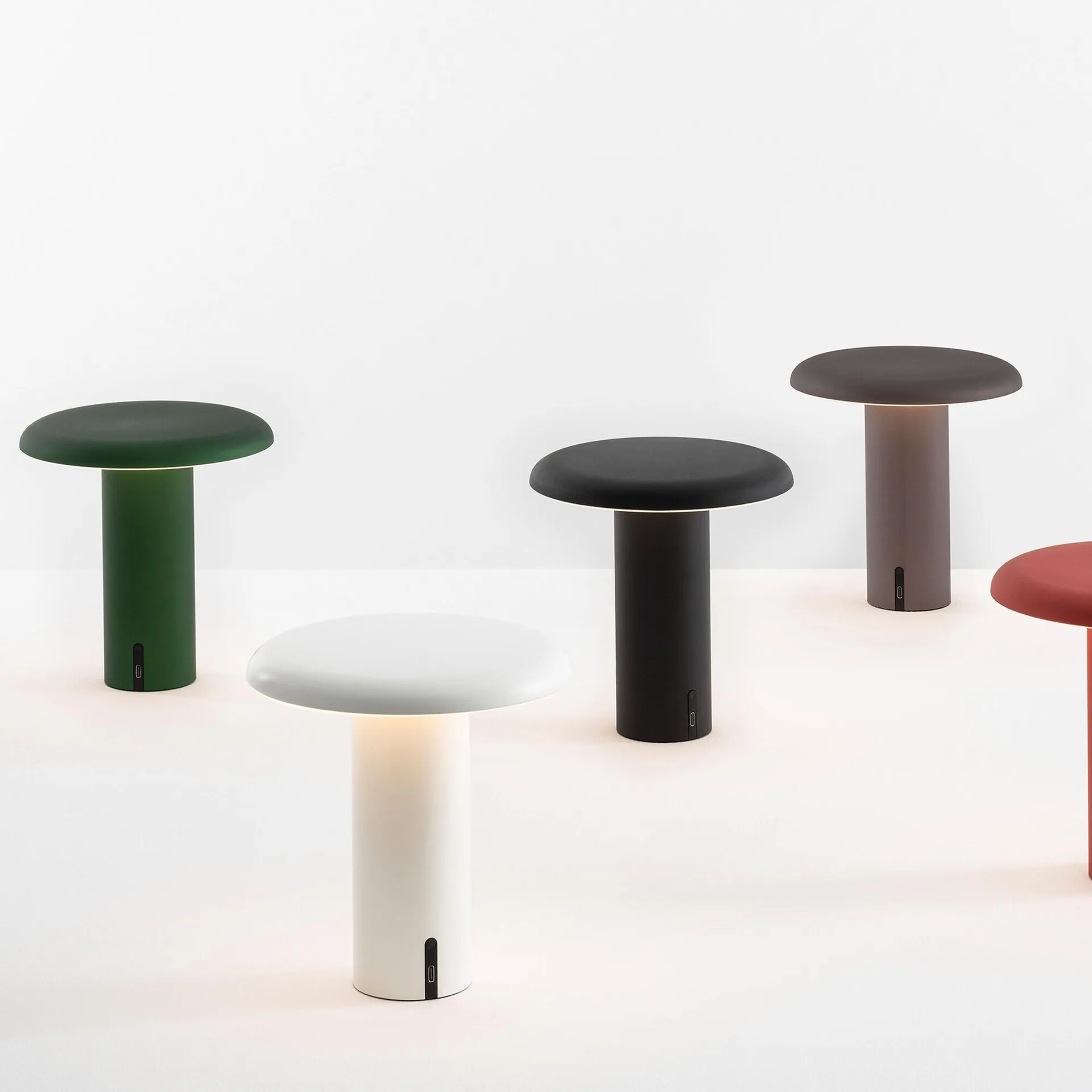 Takku bærbar bordlampe 19 cm, Varnished white Artemide