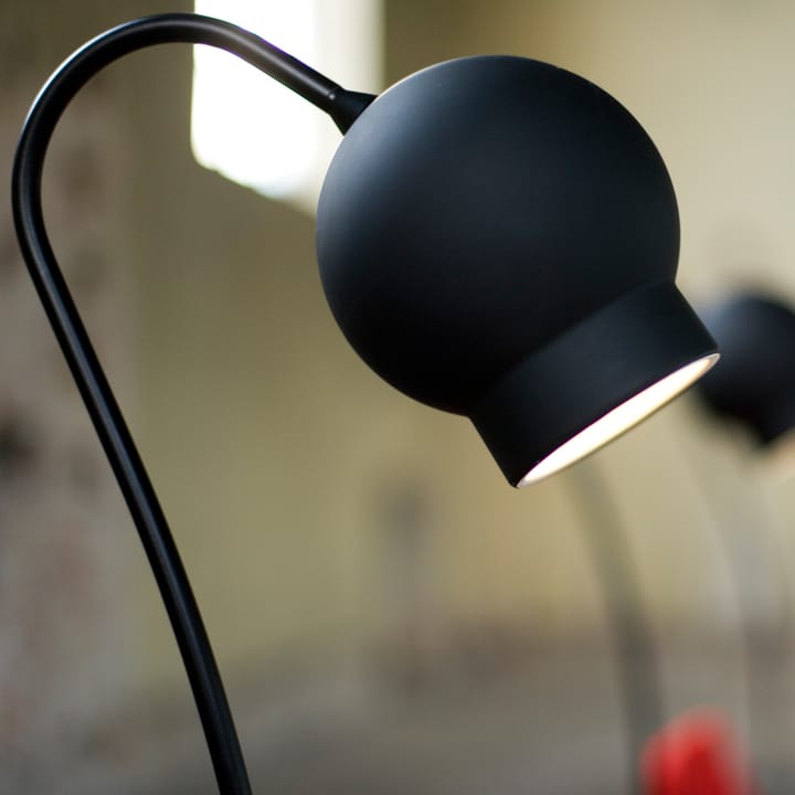 Ogle gulvlampe, Sort lak Ateljé Lyktan