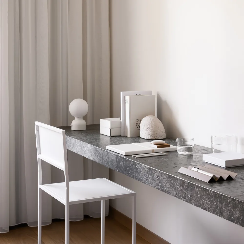 Pluggie bordlampe, Hvid, opalglas Ateljé Lyktan