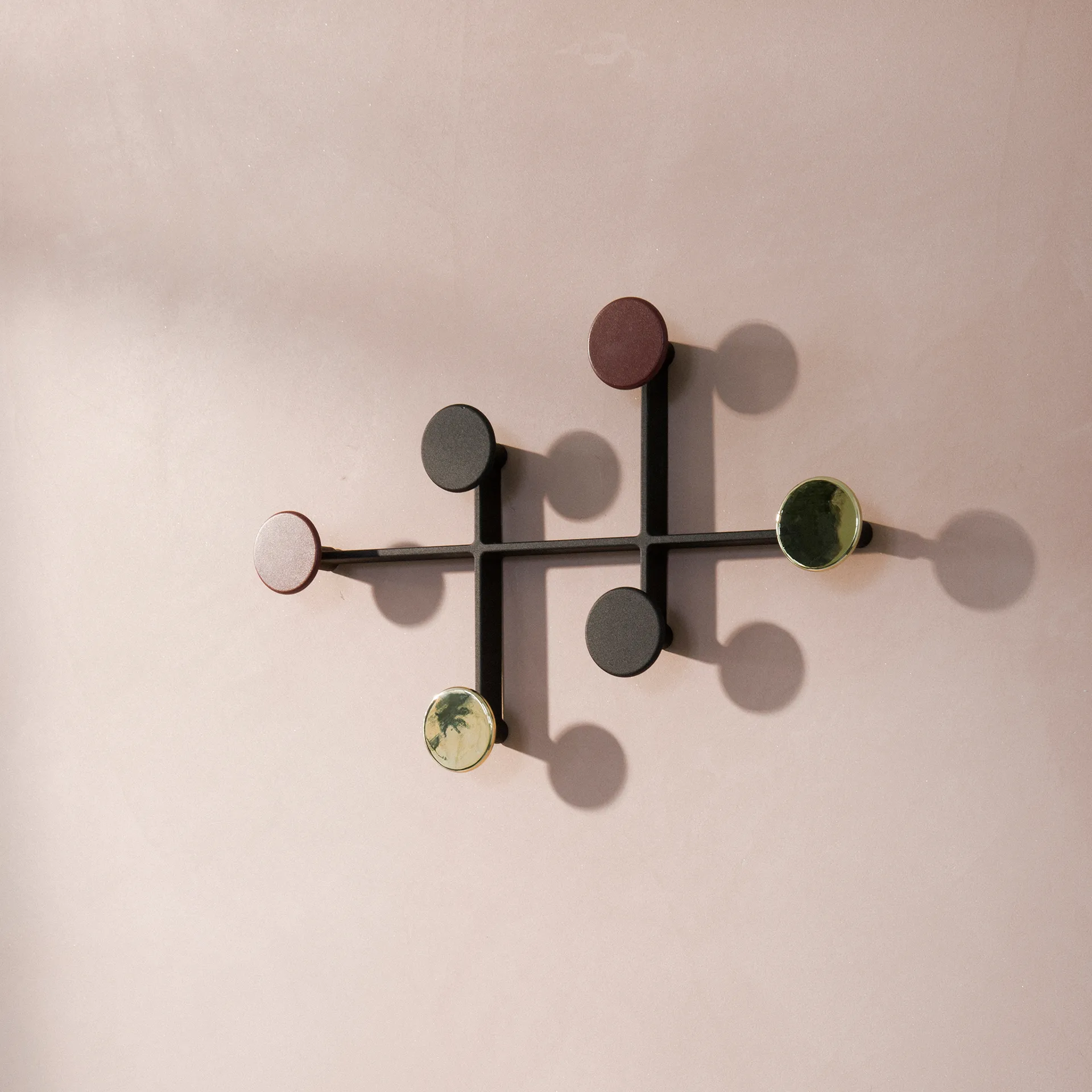 Afteroom knagerække, sort-messing Audo Copenhagen