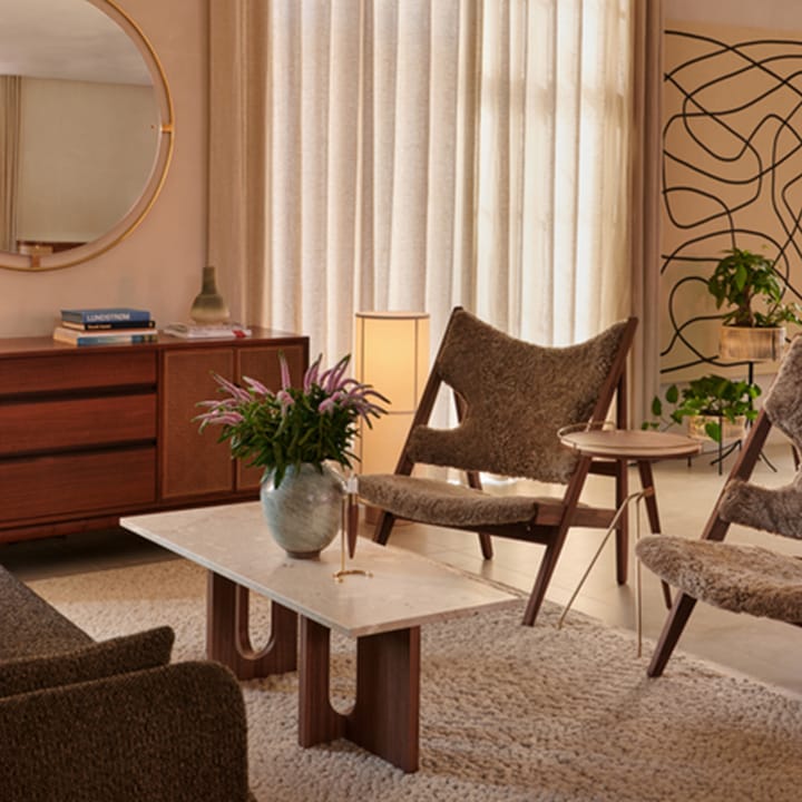 Androgyne loungebord, sand/kunis breccia, mørkbejdset egetræsstel Audo Copenhagen