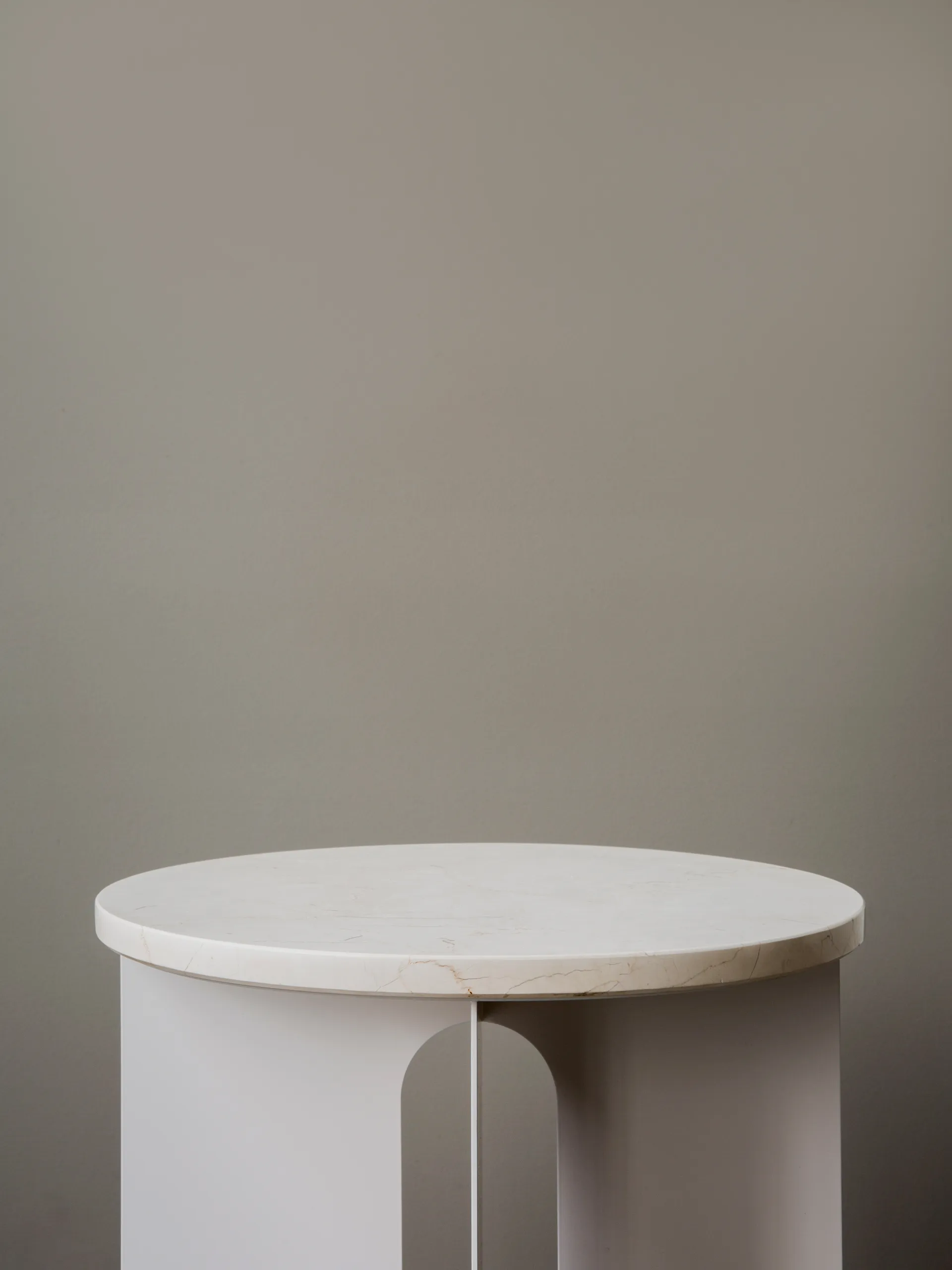 Androgyne sidebord bordplade, Crystal Rose, Ø65 cm Audo Copenhagen