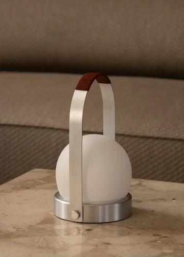 Carrie portabel bordlampe - Børstet aluminium - Audo Copenhagen