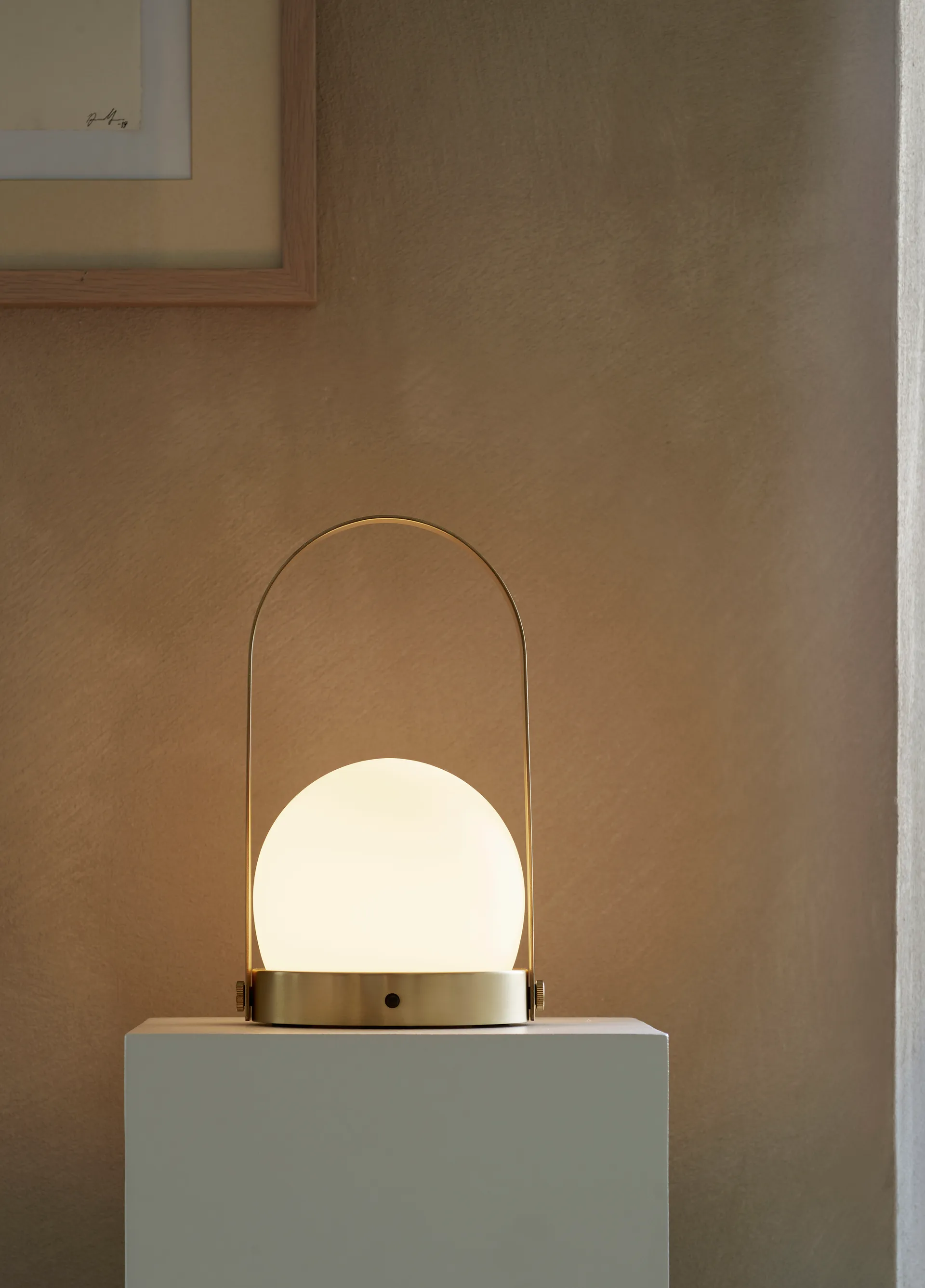Carrie portabel bordlampe, børstet messing Audo Copenhagen