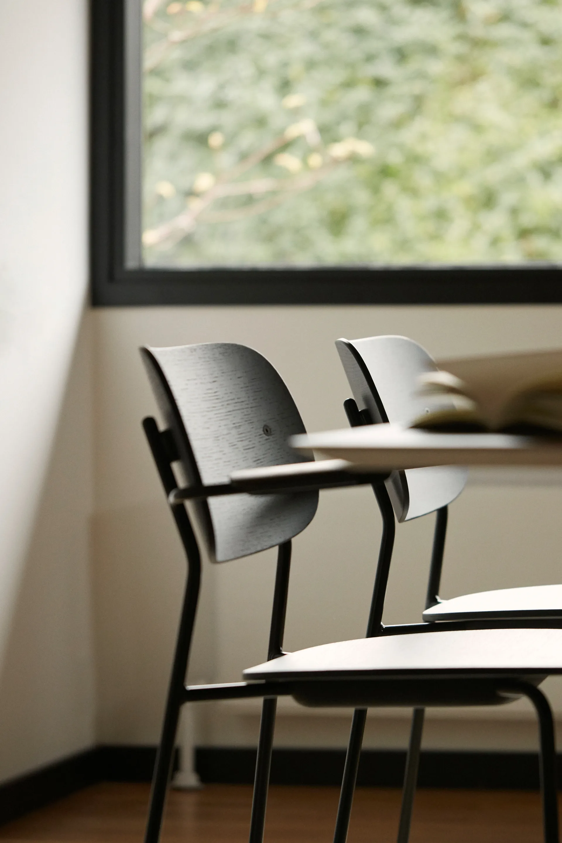 Co spisestol, sort egetræ Audo Copenhagen