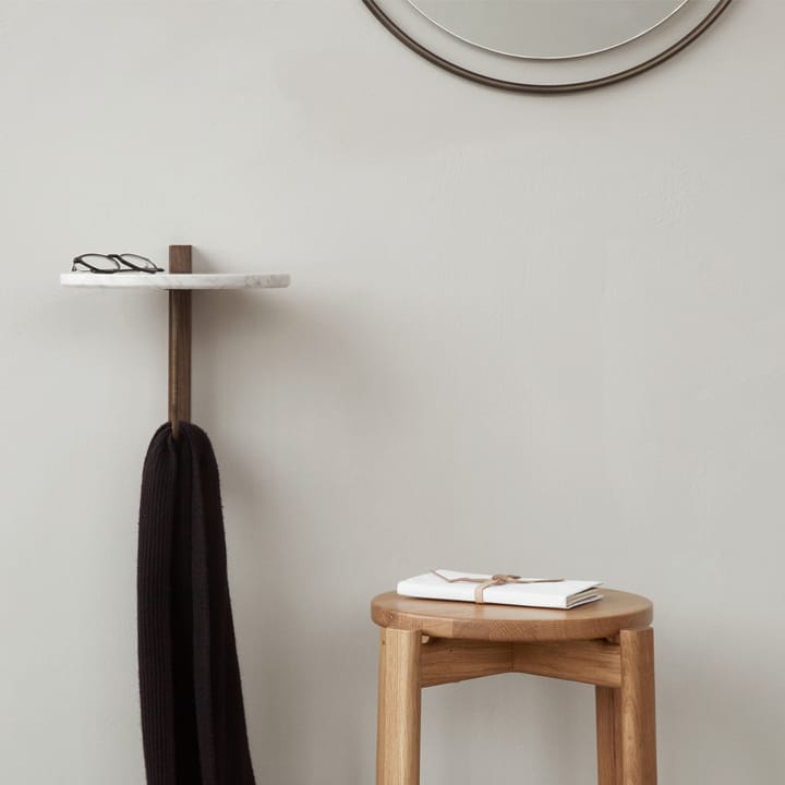Corbel hylde, marmor carrara, mørkbejdset eg Audo Copenhagen