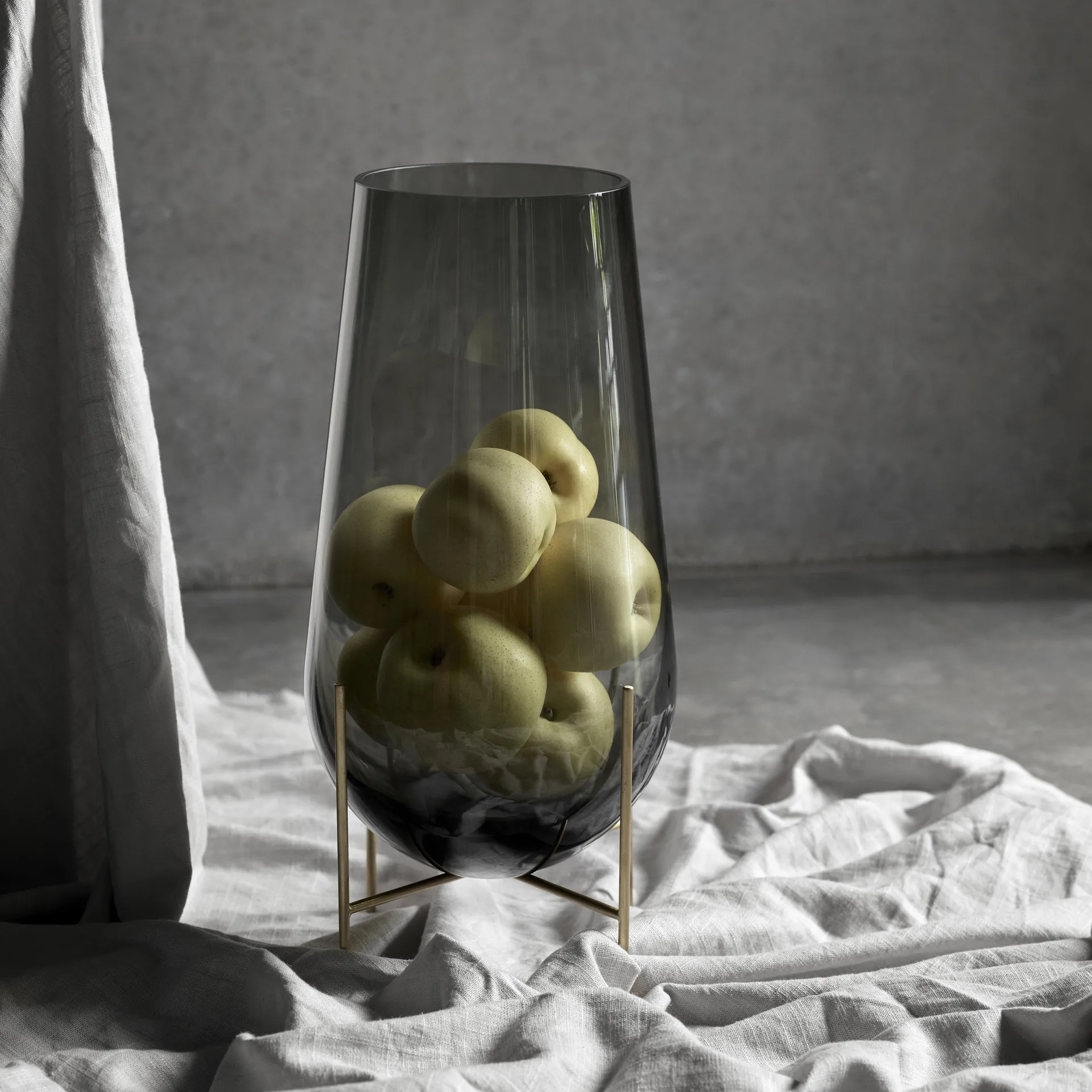 Échasse mellem vase, røgfarvet glas Audo Copenhagen