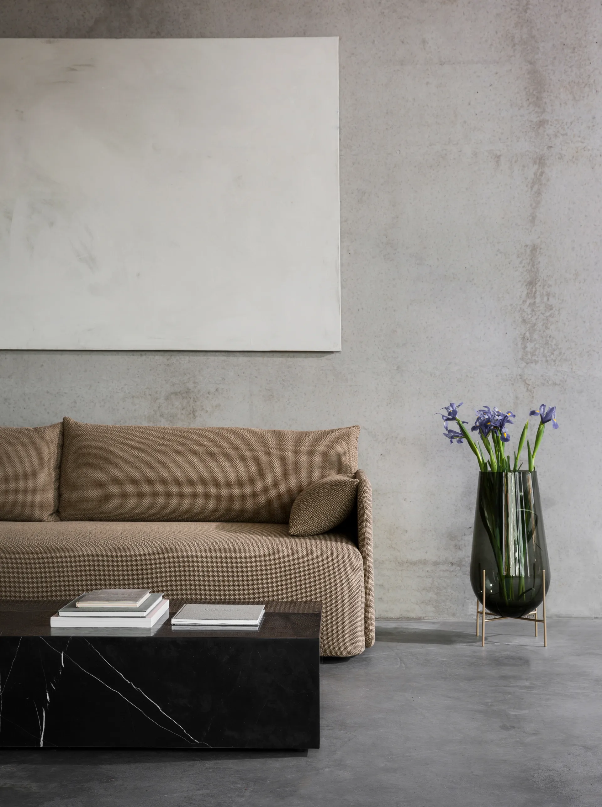 Échasse vase, røgfarvet glas Audo Copenhagen