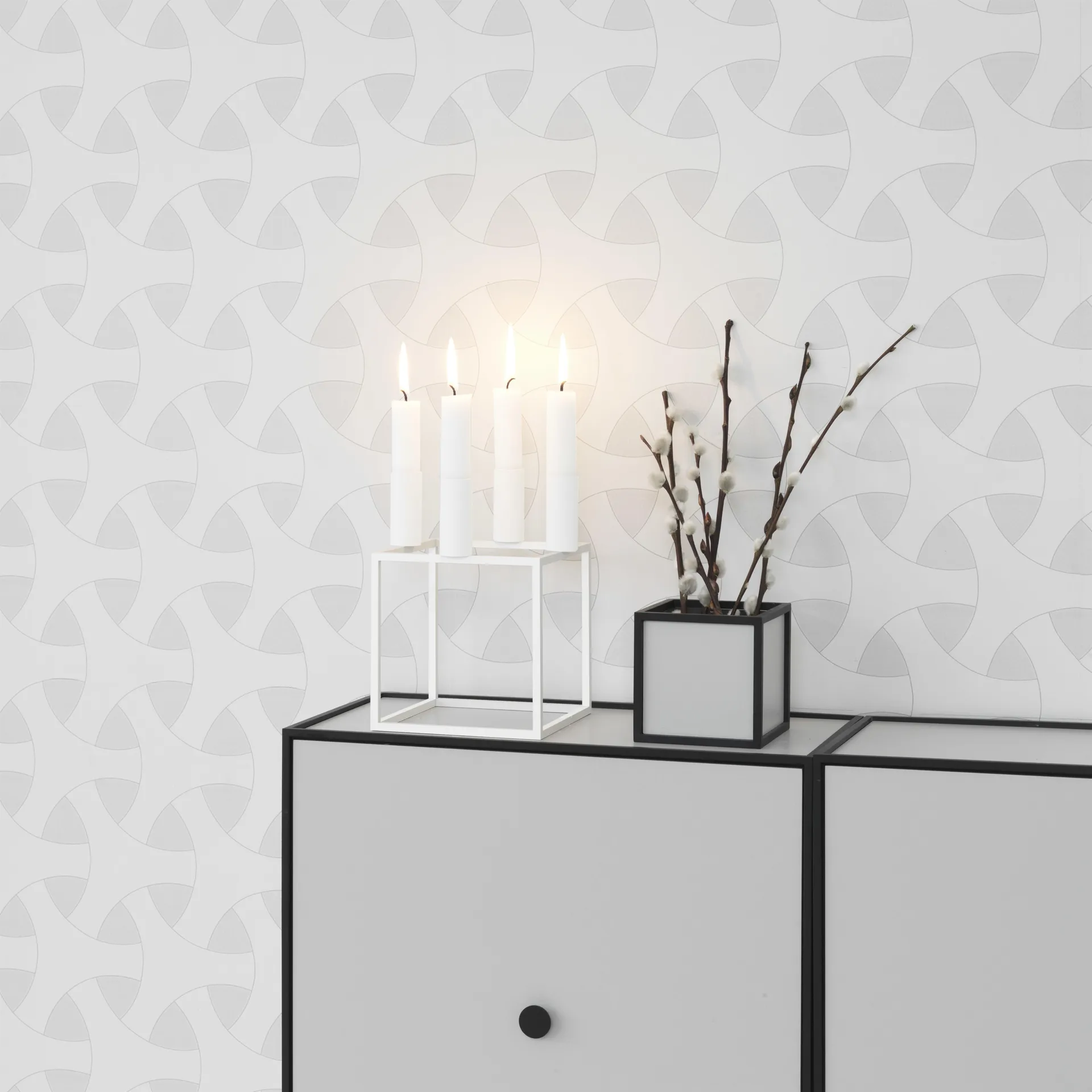 Frame 10 med låg, lysegrå Audo Copenhagen