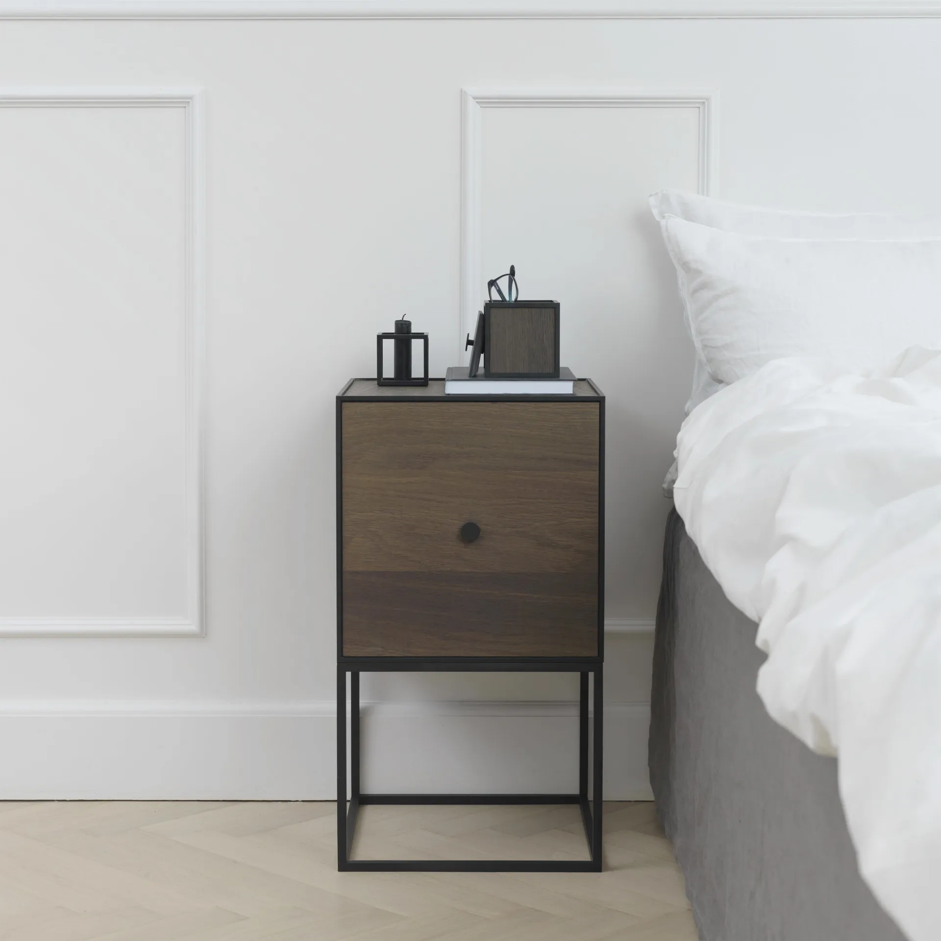 Frame 10 med låg, røget eg Audo Copenhagen