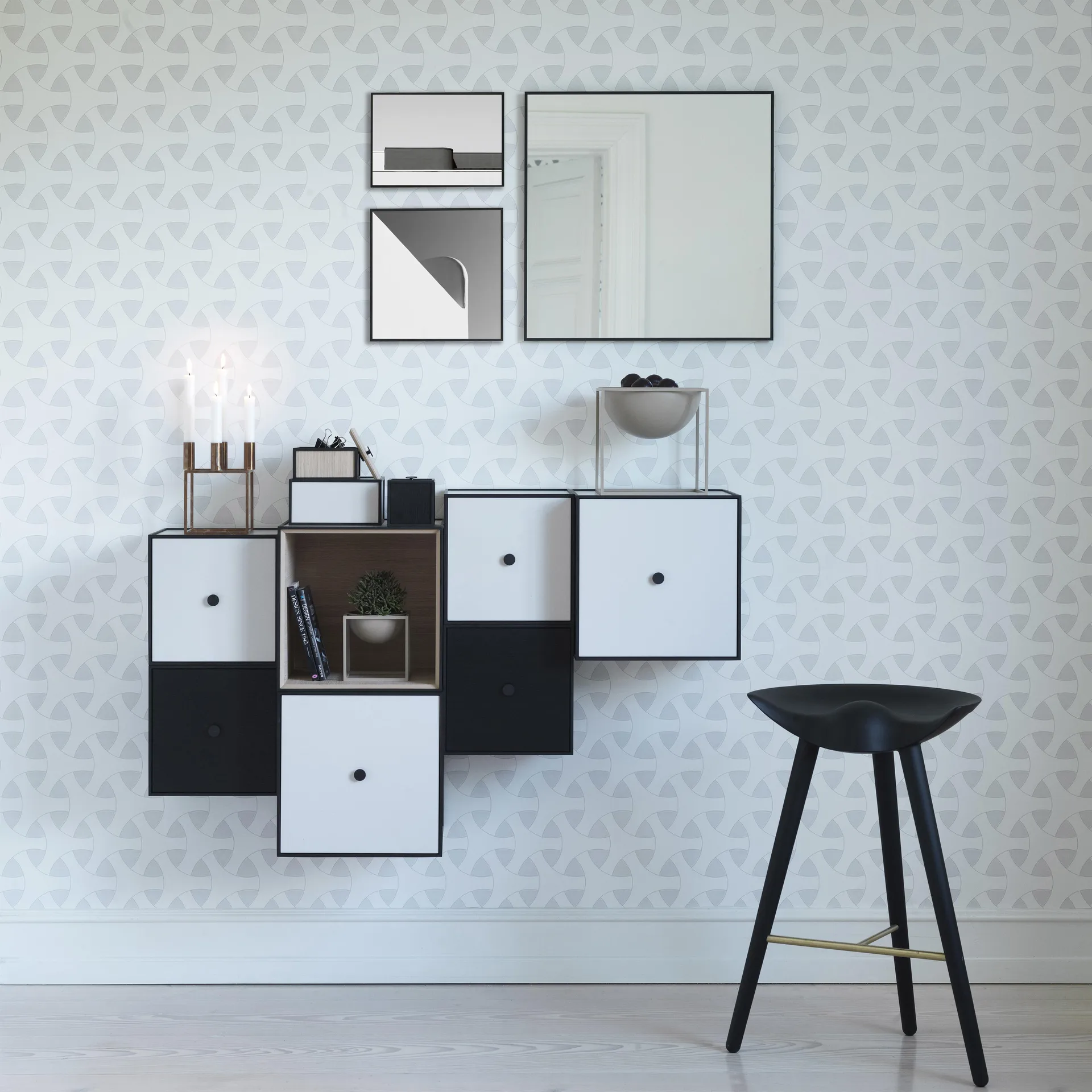 Frame 28 kube med låge, sortbejdset ask Audo Copenhagen