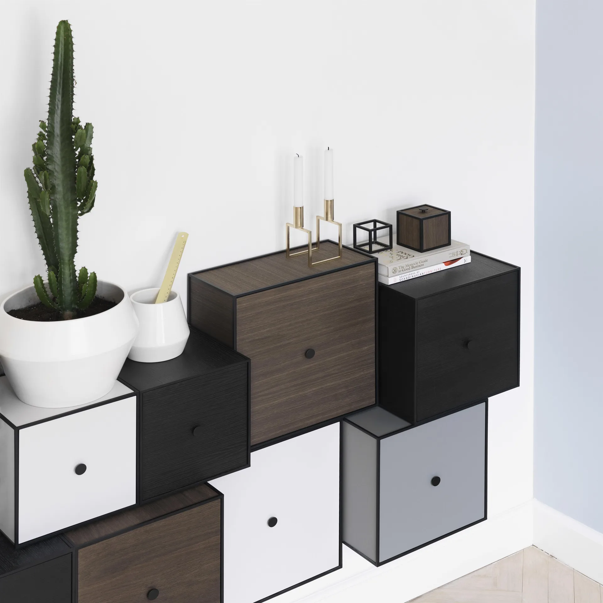 Frame 42 kube med låge, røget eg Audo Copenhagen