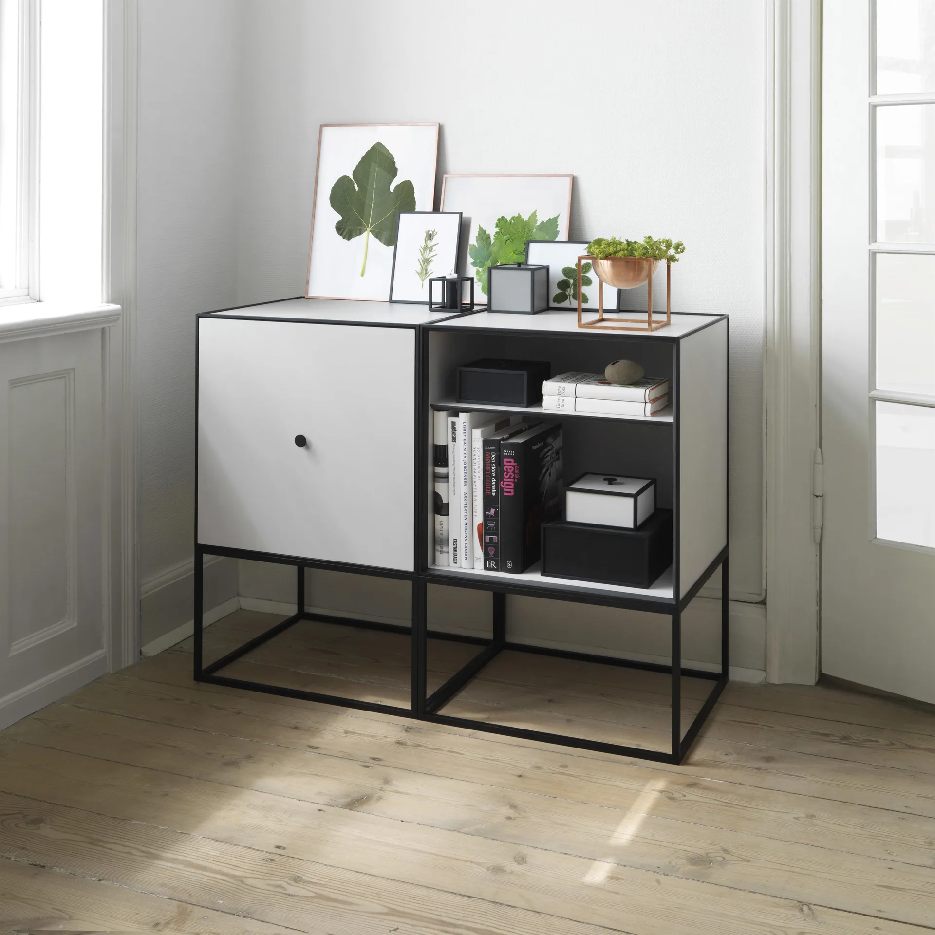 Frame 49 kube med låge, lysegrå Audo Copenhagen