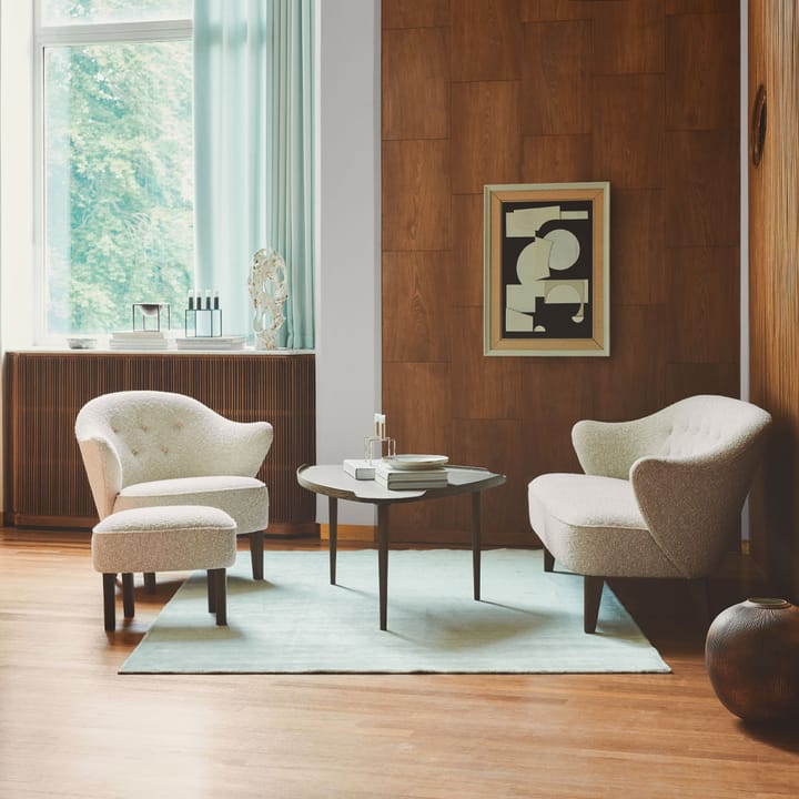 Ingeborg 2,5-pers. sofa, fåreskind moonlight, ben røget eg Audo Copenhagen