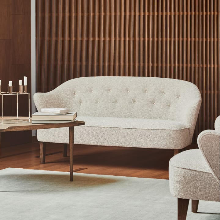 Ingeborg 2,5-pers. sofa, fåreskind sahara, ben røget eg Audo Copenhagen
