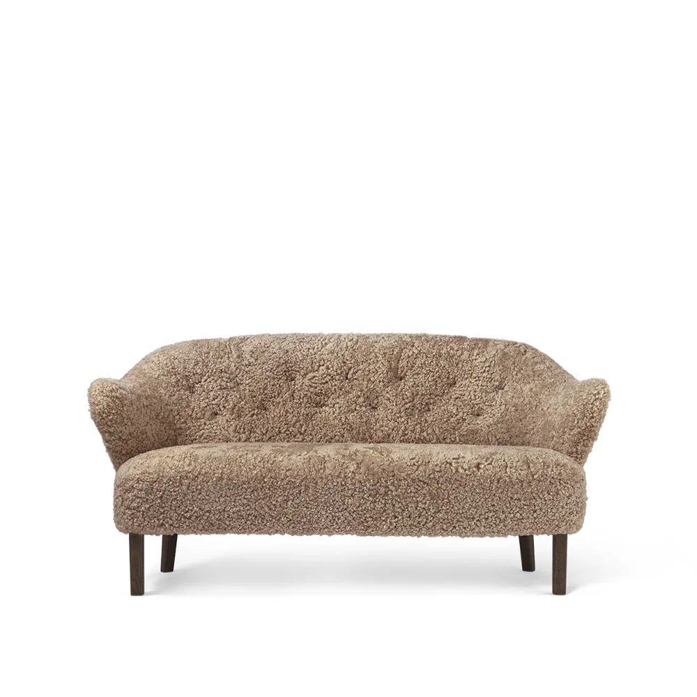 Ingeborg 2,5-pers. sofa, fåreskind sahara, ben røget eg Audo Copenhagen