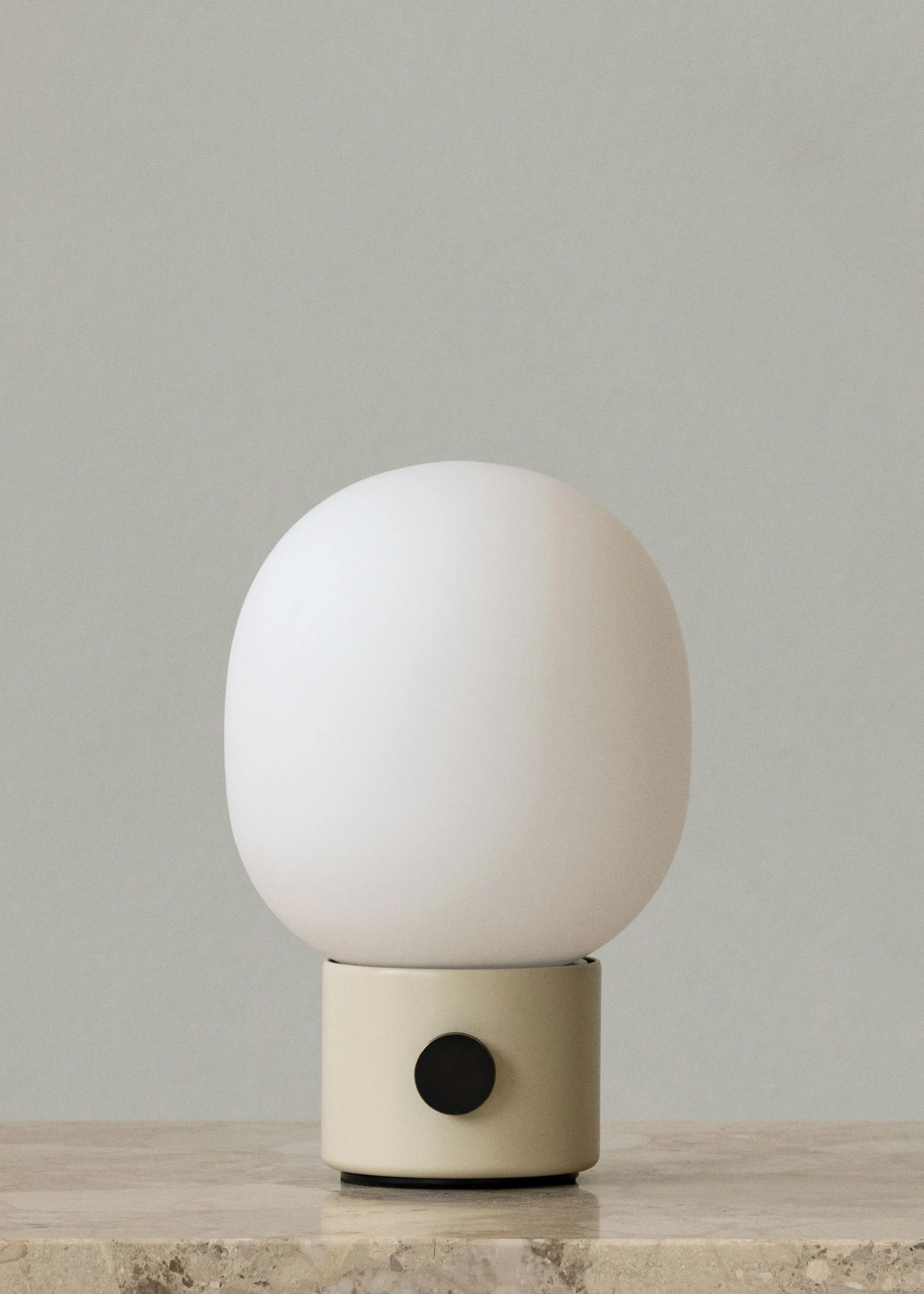 JWDA bærbar bordlampe, Alabaster white Audo Copenhagen