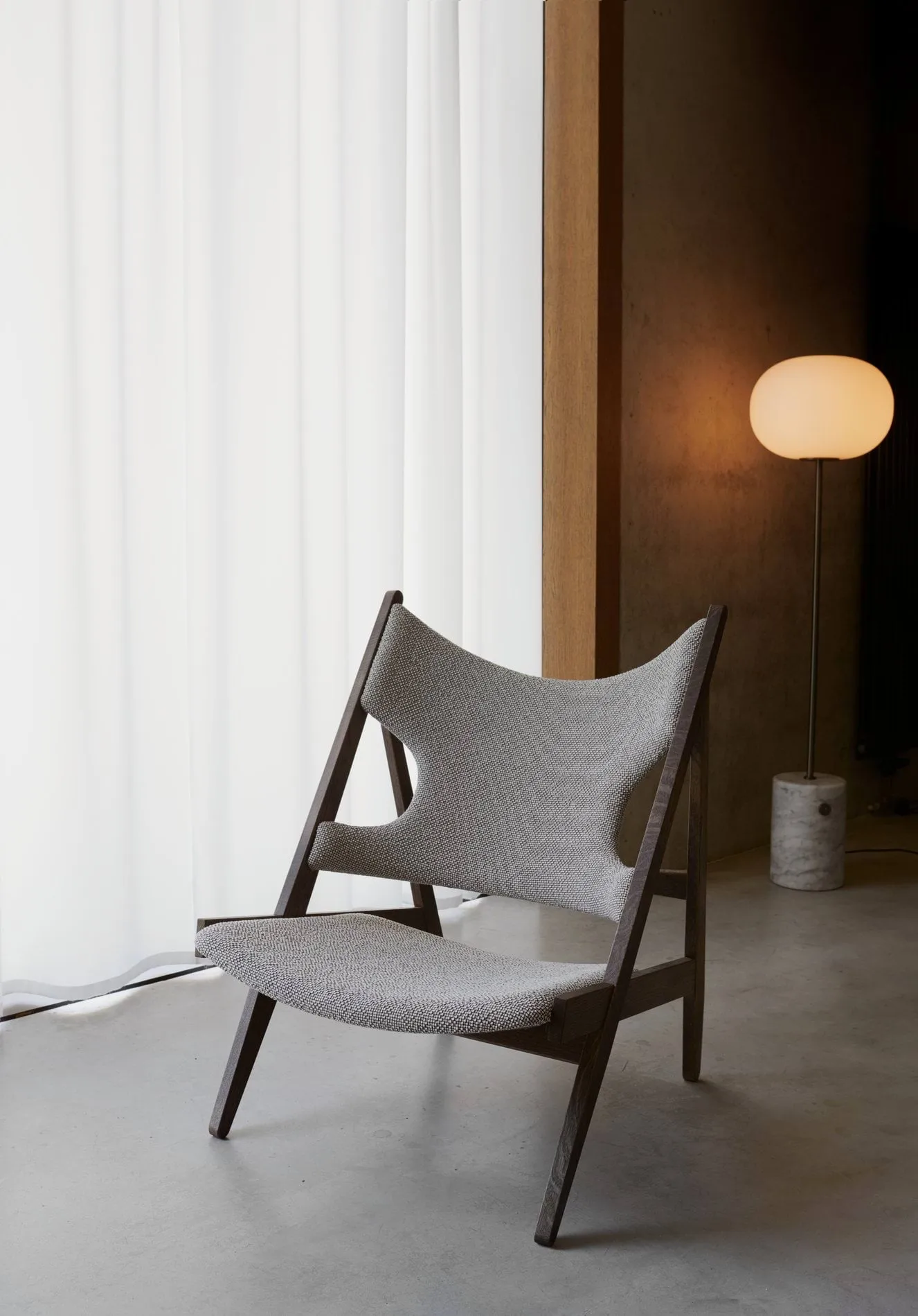 JWDA gulvlampe, Carrara marmor-bronzeret messing, 130 cm Audo Copenhagen