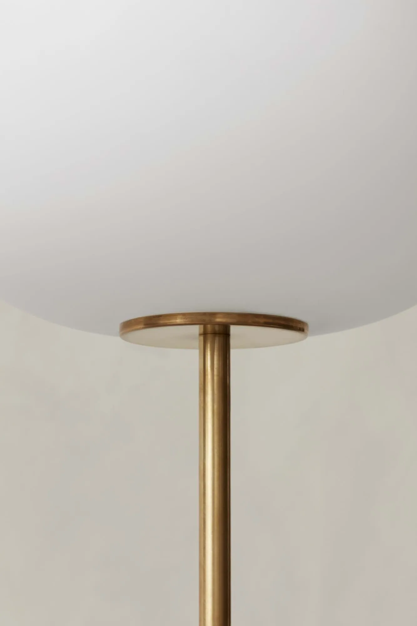 JWDA gulvlampe, Travertin-børstet messing, 130 cm Audo Copenhagen
