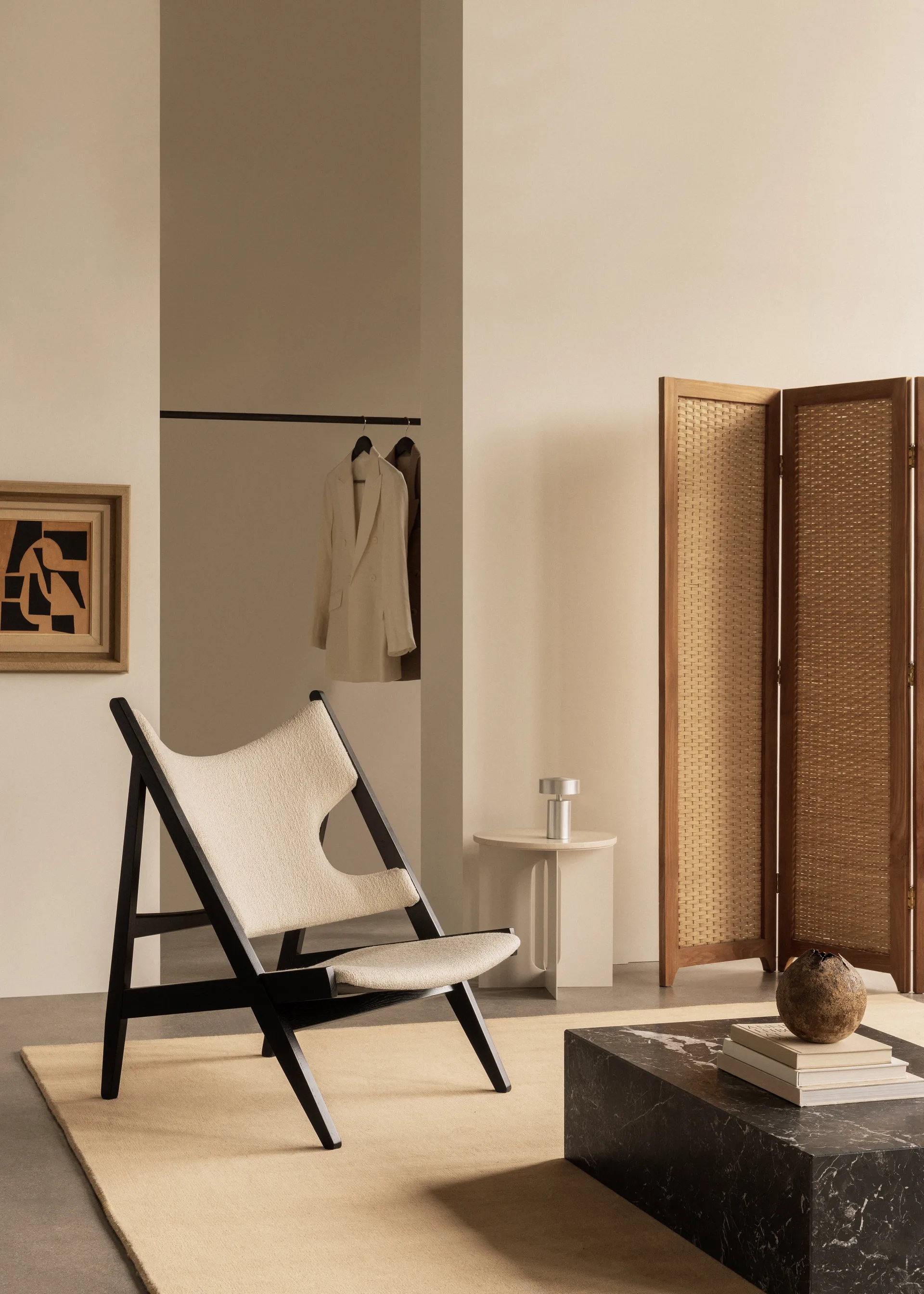 Knitting loungelænestol, Barnum Bouclé 24-sort eg Audo Copenhagen