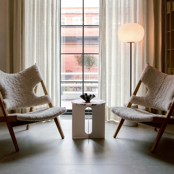 Knitting loungelænestol, fåreskind nature, understel natural eg Audo Copenhagen