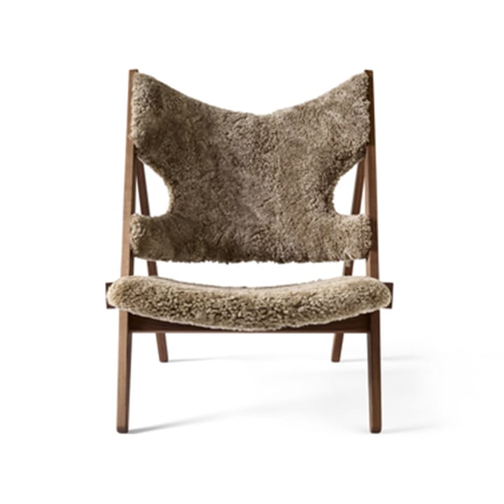 Knitting loungelænestol - fåreskind sahara, understel i valnød - Audo Copenhagen