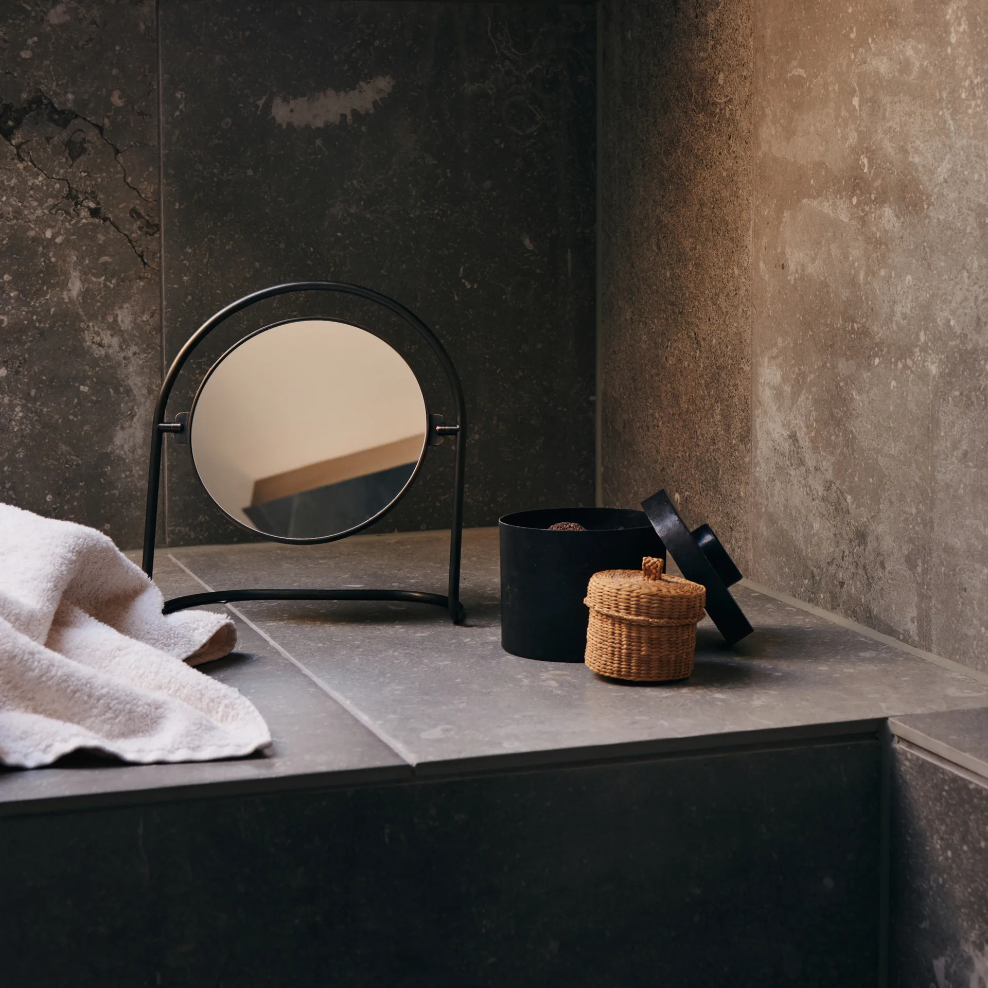 Nimbus bordspejl 25 cm, Bronzeret messing Audo Copenhagen