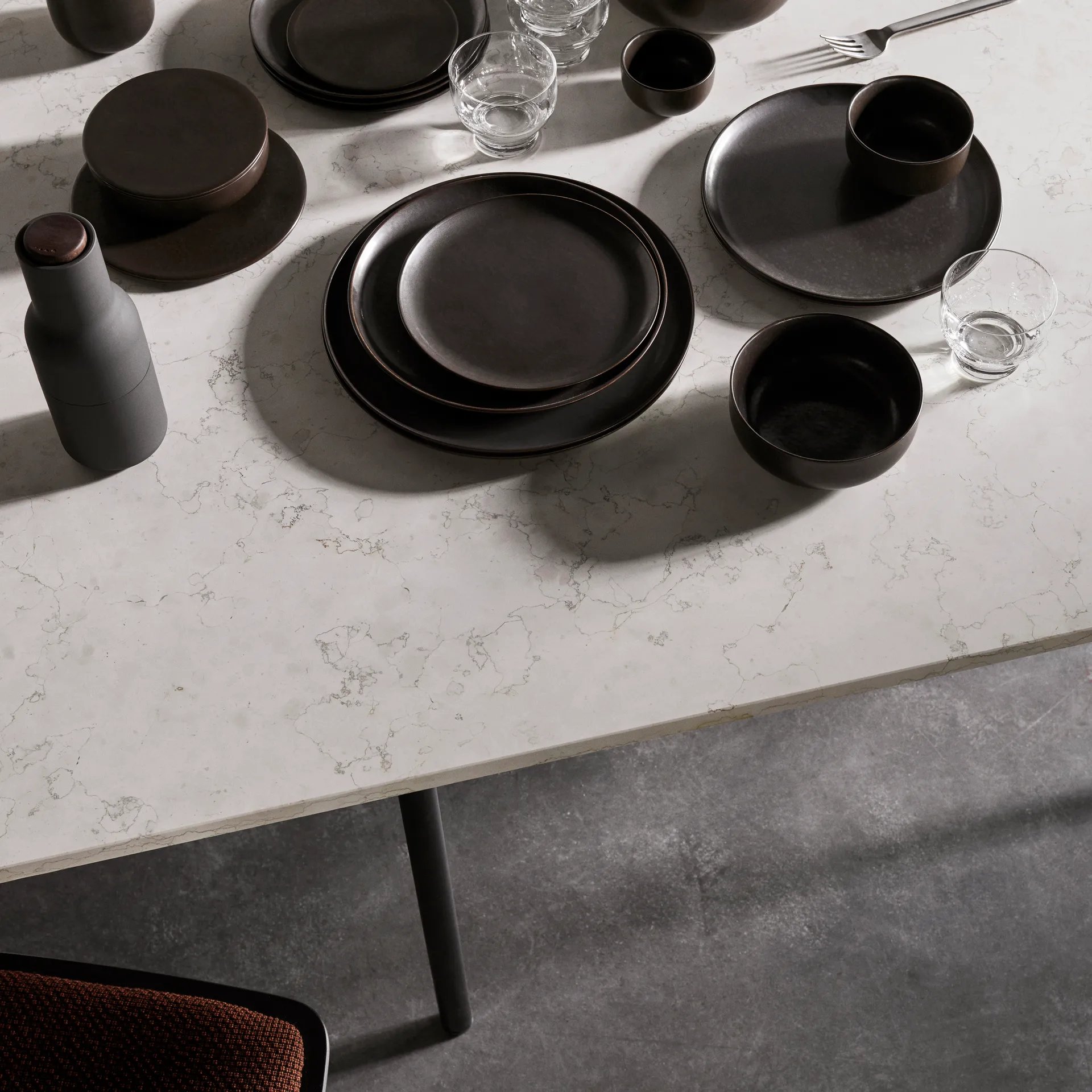 Norm middagstallerken Ø27 cm, Dark Glazed Audo Copenhagen