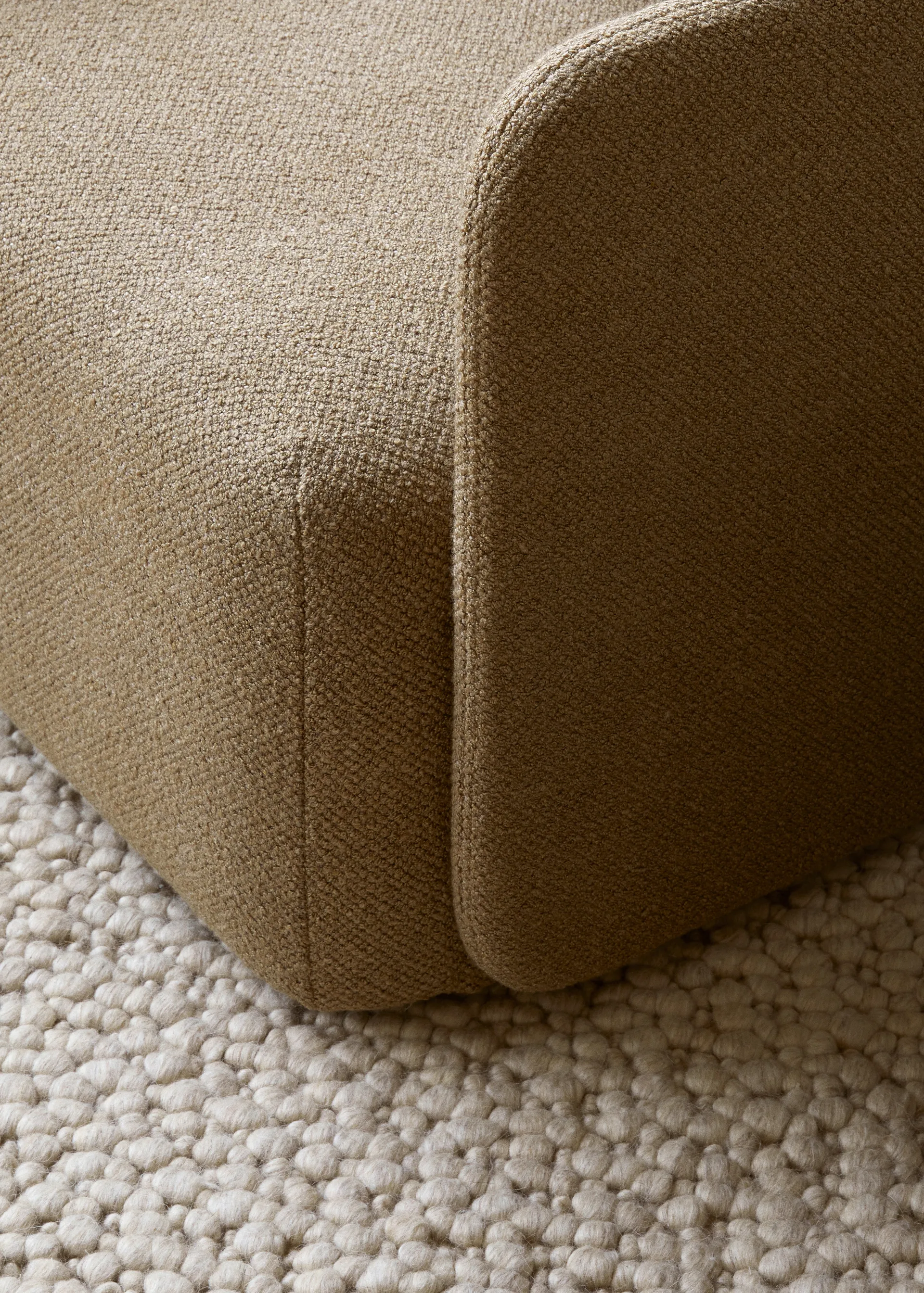 Offset lænestol, Audo Bouclé 06 Gold Audo Copenhagen