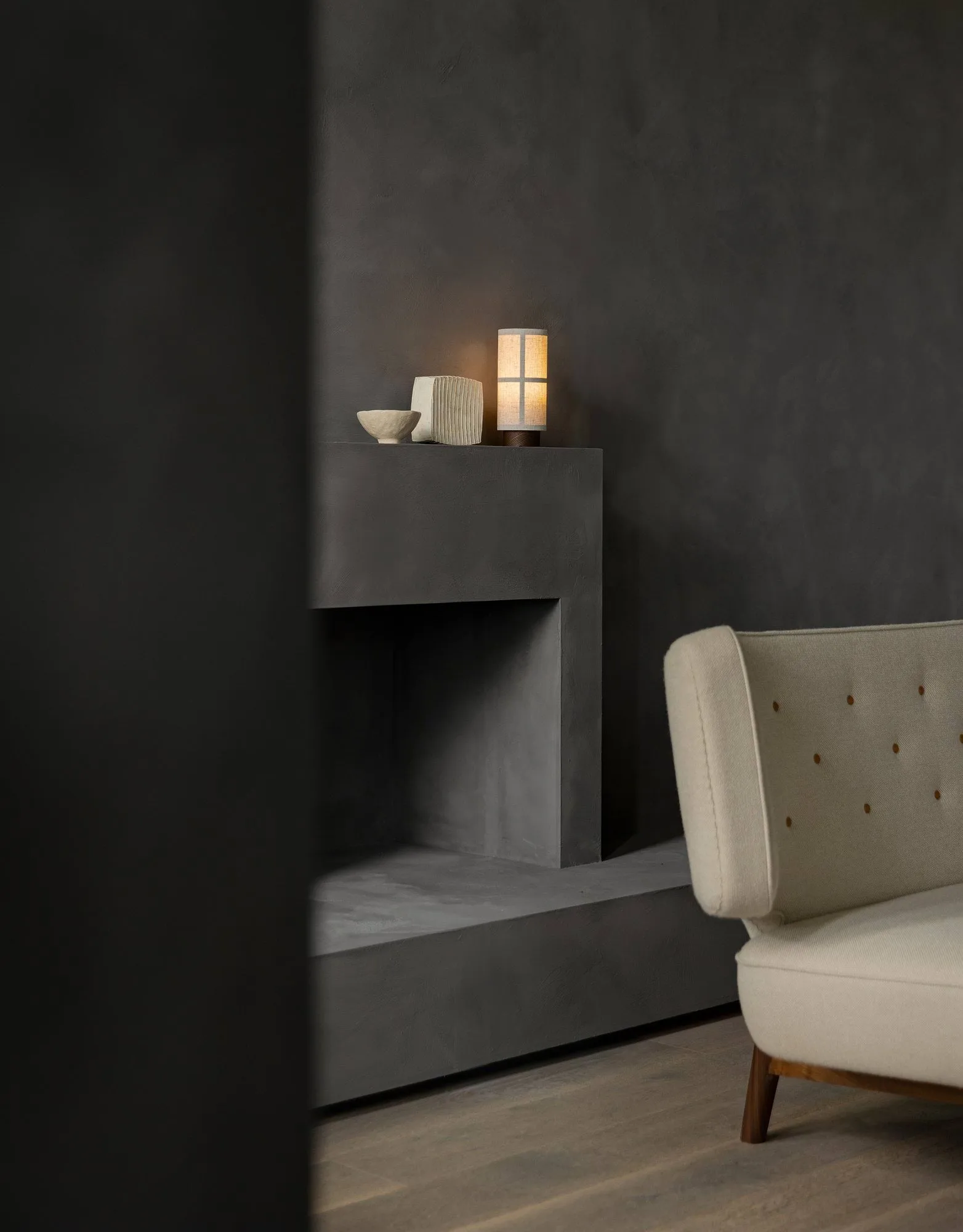Radiohus Sofa Fully Upholstered RE-WOOL PC1T Global HR BUTTONS Vegetal 4-Legs Base, Re-wool 218-natur eg, læderknapper, 3-personers Audo Copenhagen