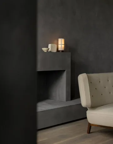 Radiohus Sofa Fully Upholstered RE-WOOL PC1T Global HR BUTTONS Vegetal 4-Legs Base - Re-wool 218-valnød, læderknapper, 3-personers - Audo Copenhagen