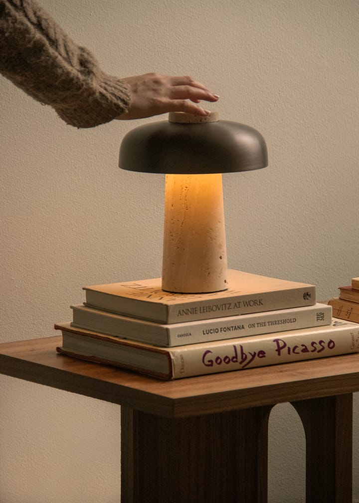 Reverse bærbar bordlampe 24,5 cm, Travertine-bronzed aluminium Audo Copenhagen