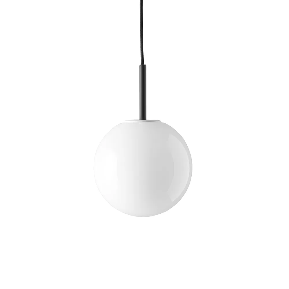 TR Bulb pendel, opal shiny, sort beslag Audo Copenhagen