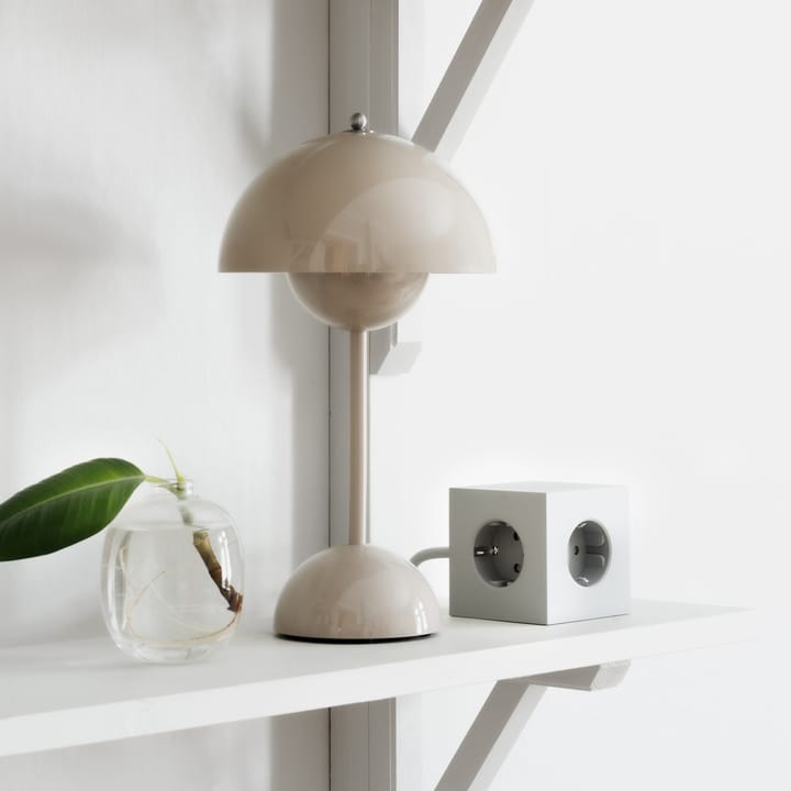 Square 1 stikkkontakt, gotland grey Avolt