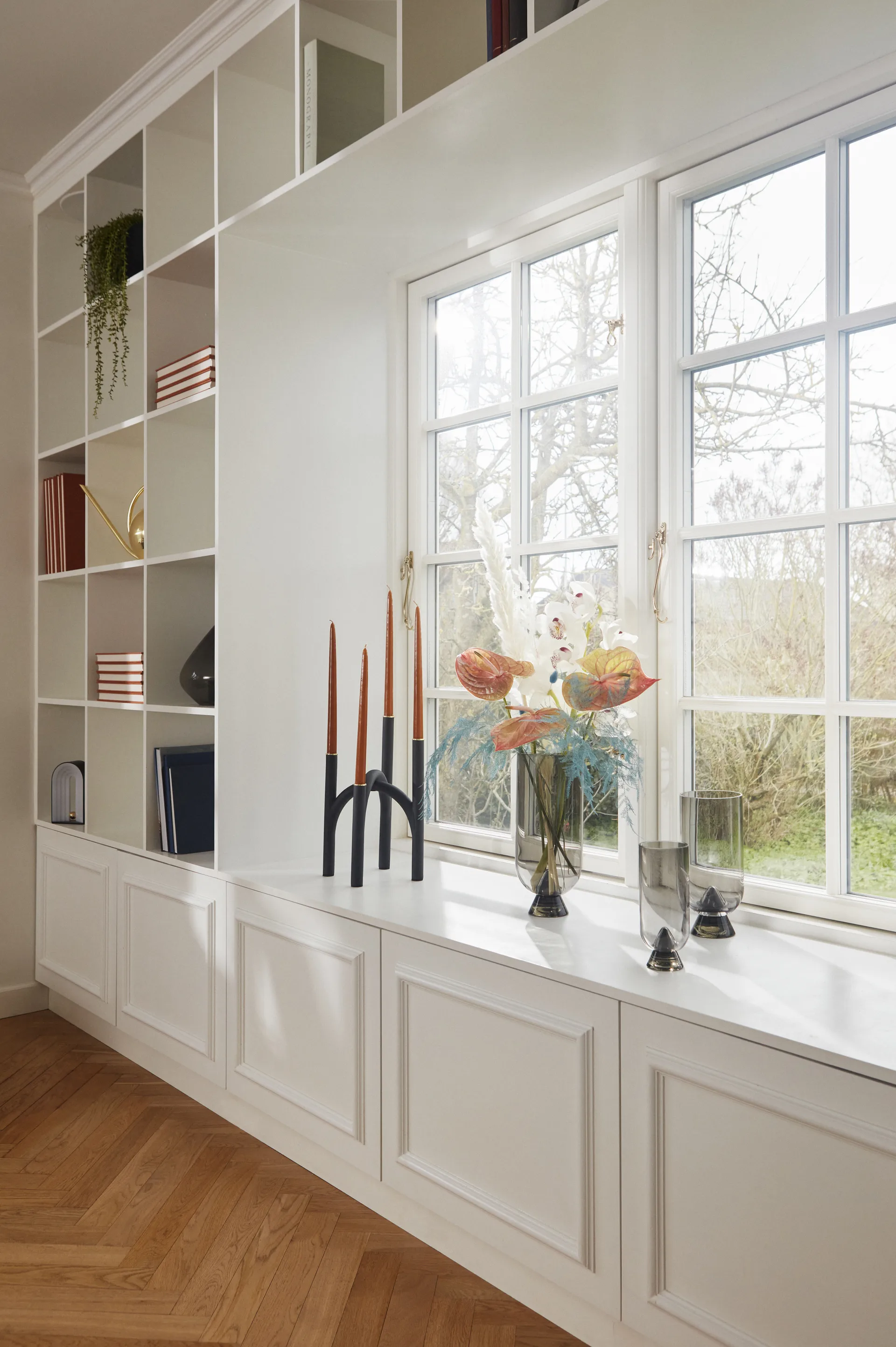 Angui lysestage 34 cm, Sort/Guld AYTM