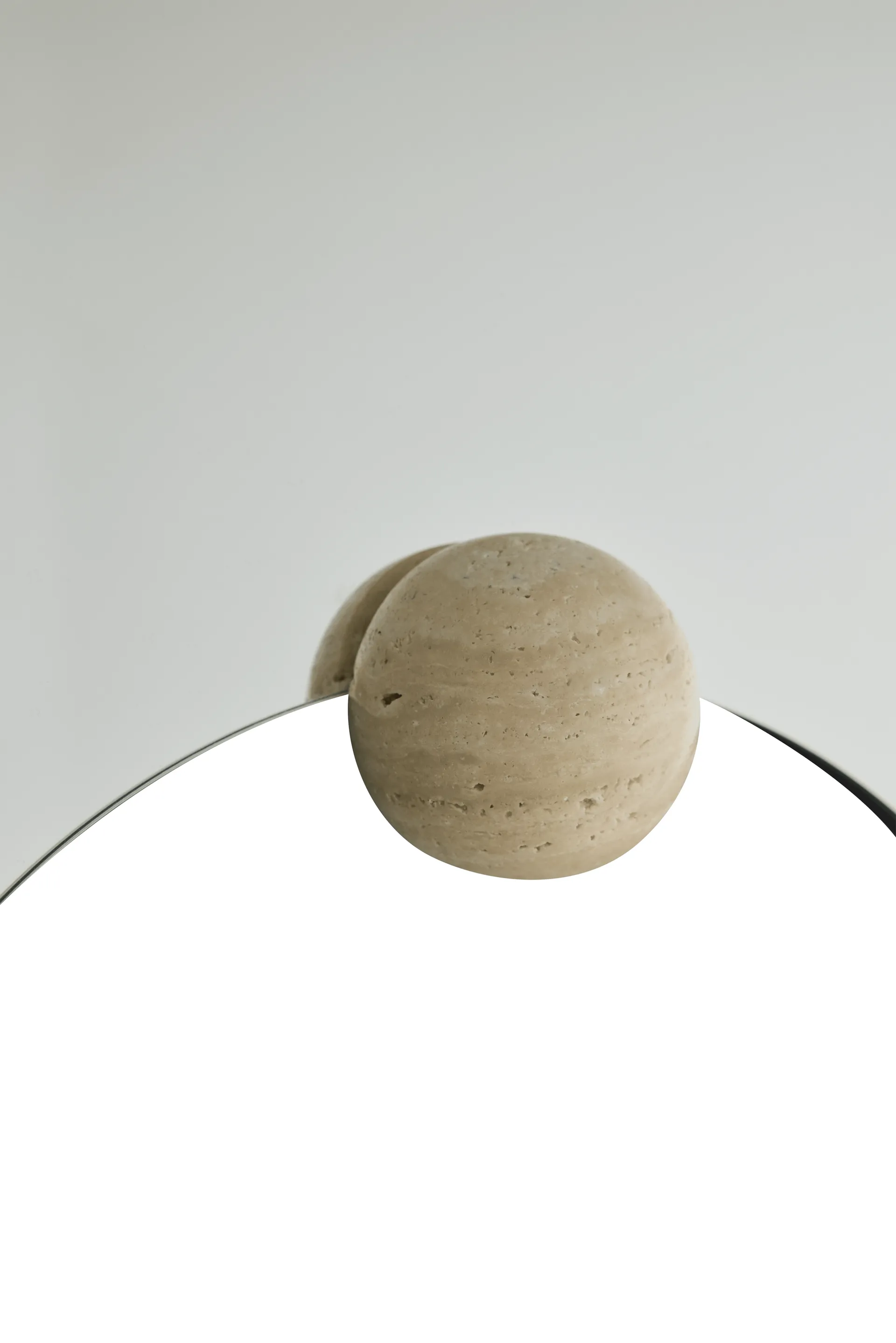 Castellum vægspejl Ø80 cm, Clear-travertine AYTM