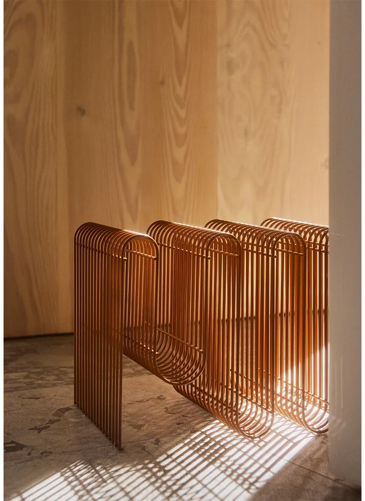 Curva avisholder, Amber AYTM