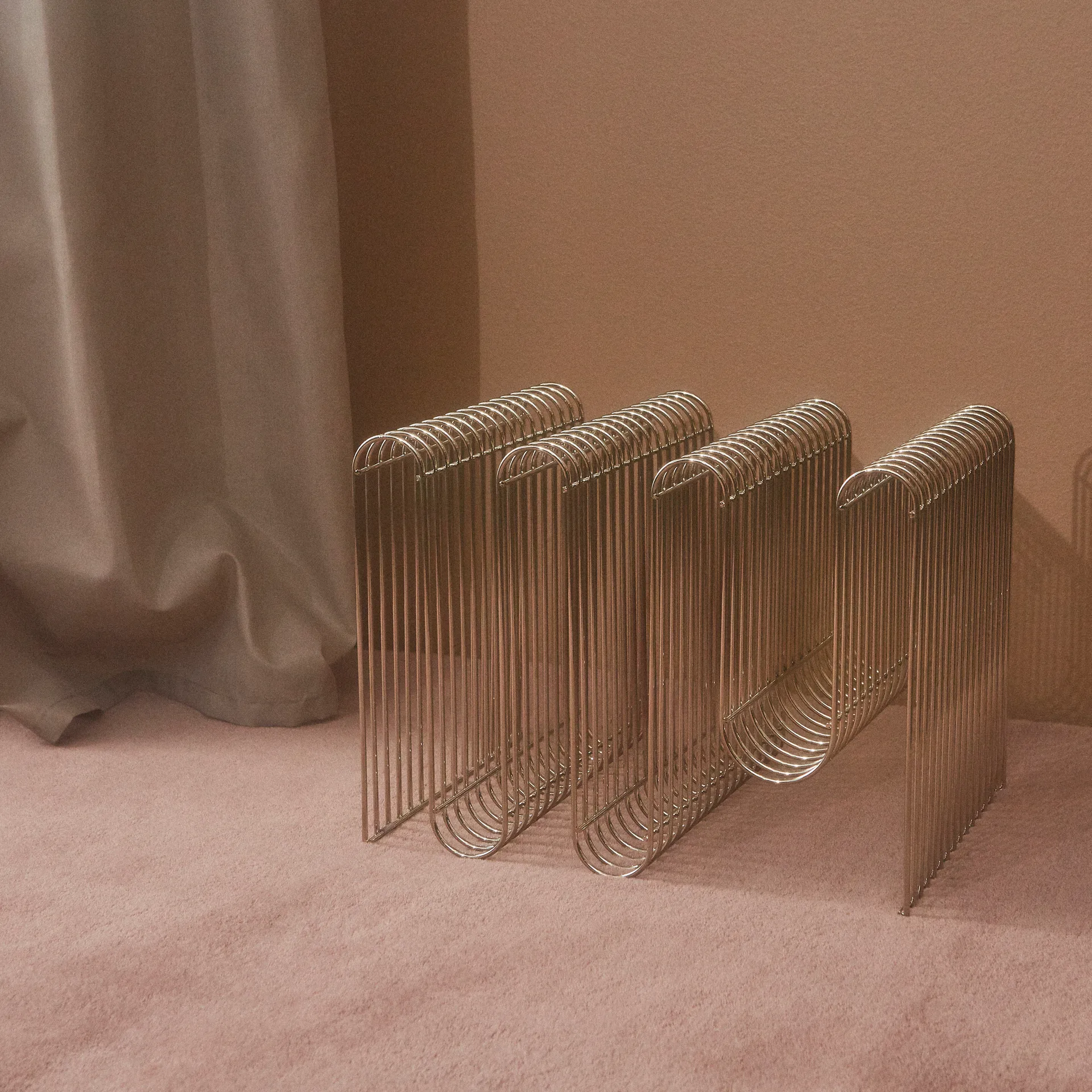 Curva avisholder, sølv AYTM