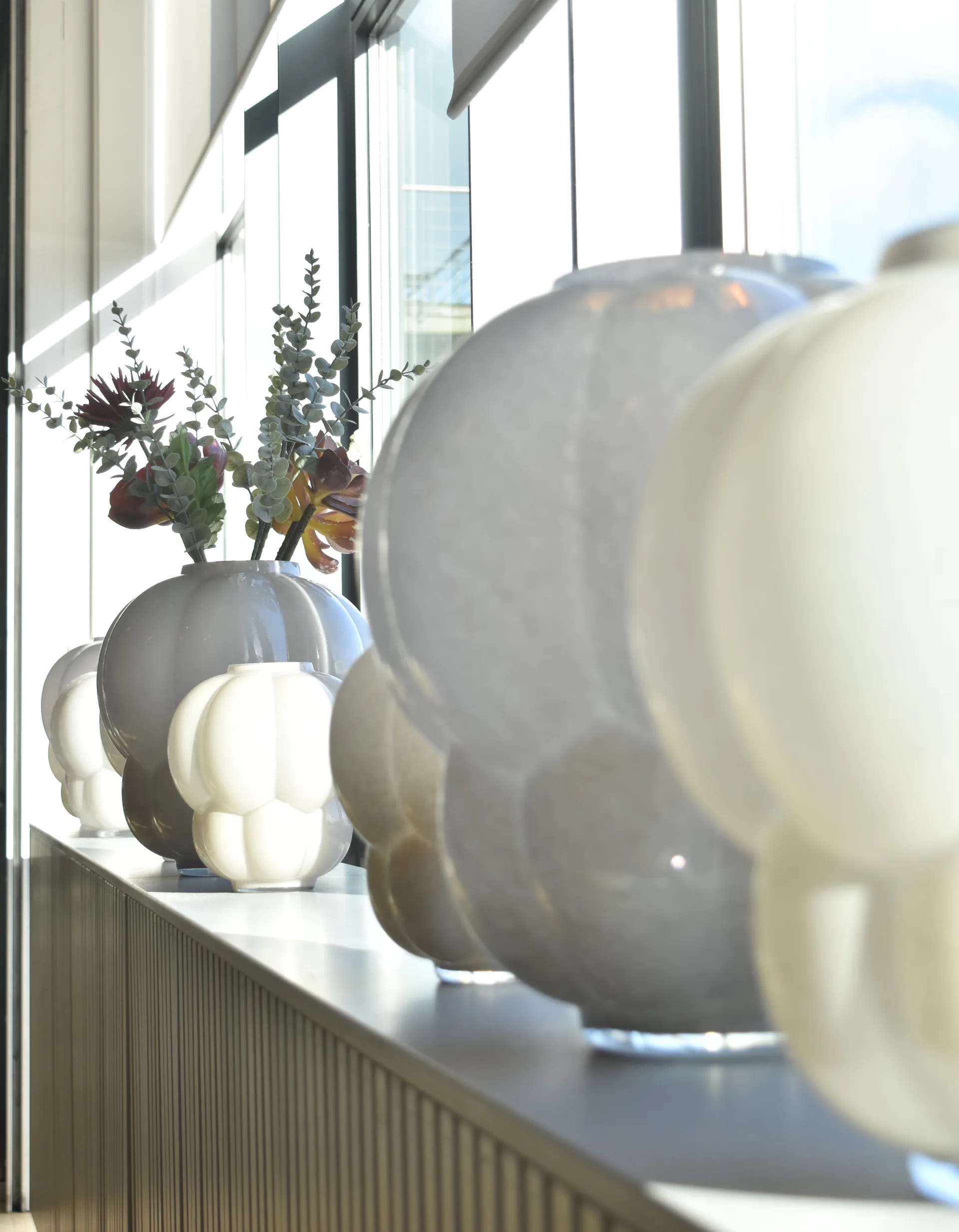 Uva vase 35 cm, Dove Grey AYTM