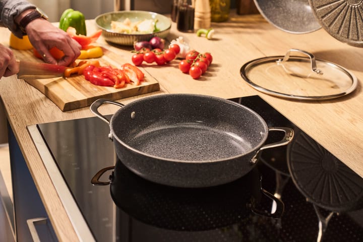 Salina Ceramic Granit serveringspande med glaslåg, 28 cm Ballarini