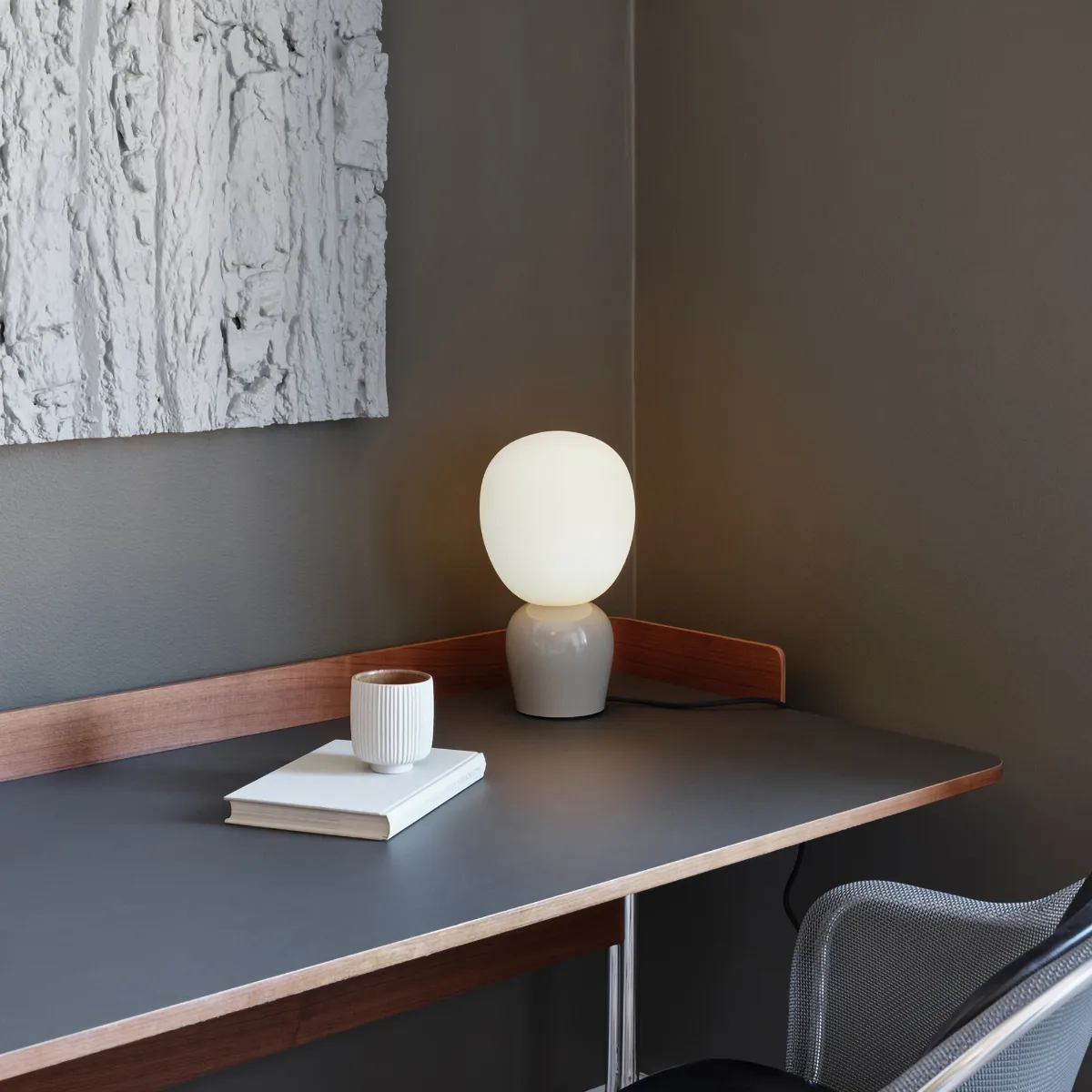 Buddy bordlampe opalglas, Soft greige Belid