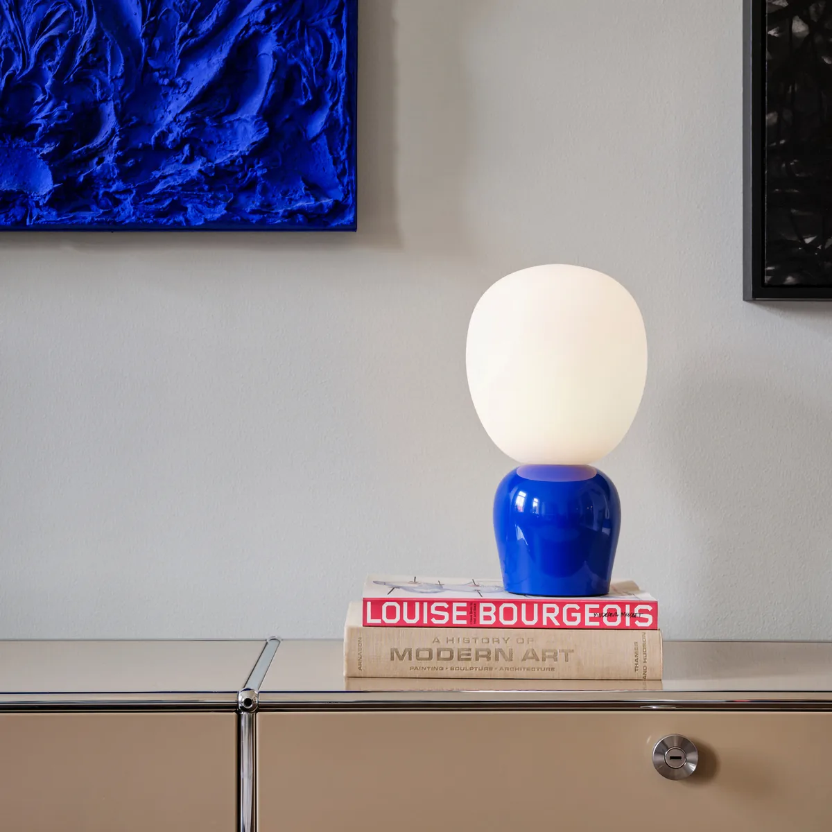 Buddy bordlampe opalglas, Ultramarinblå Belid