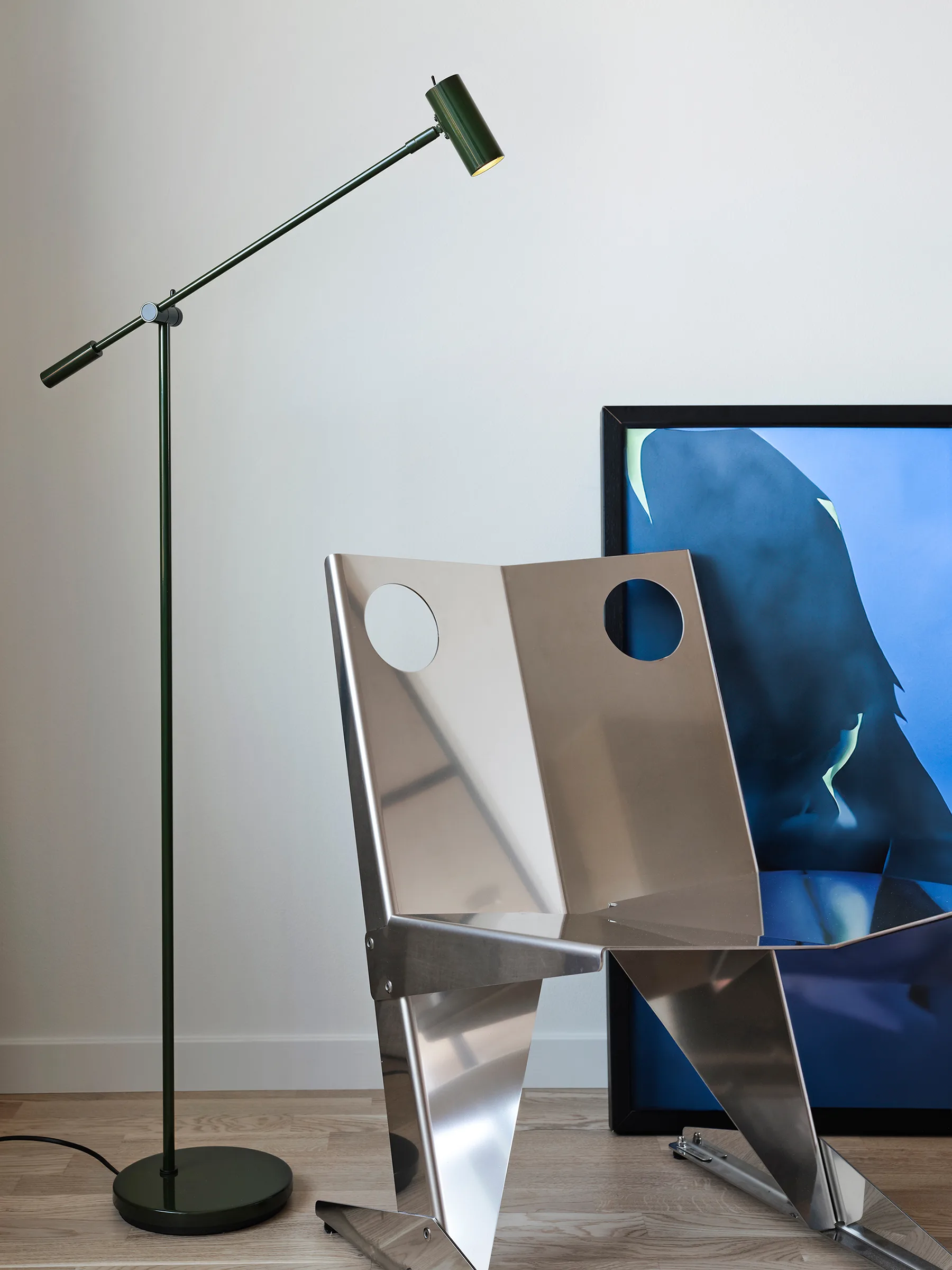 Cato gulvlampe 134 cm, Blank skovgrøn-matsort Belid