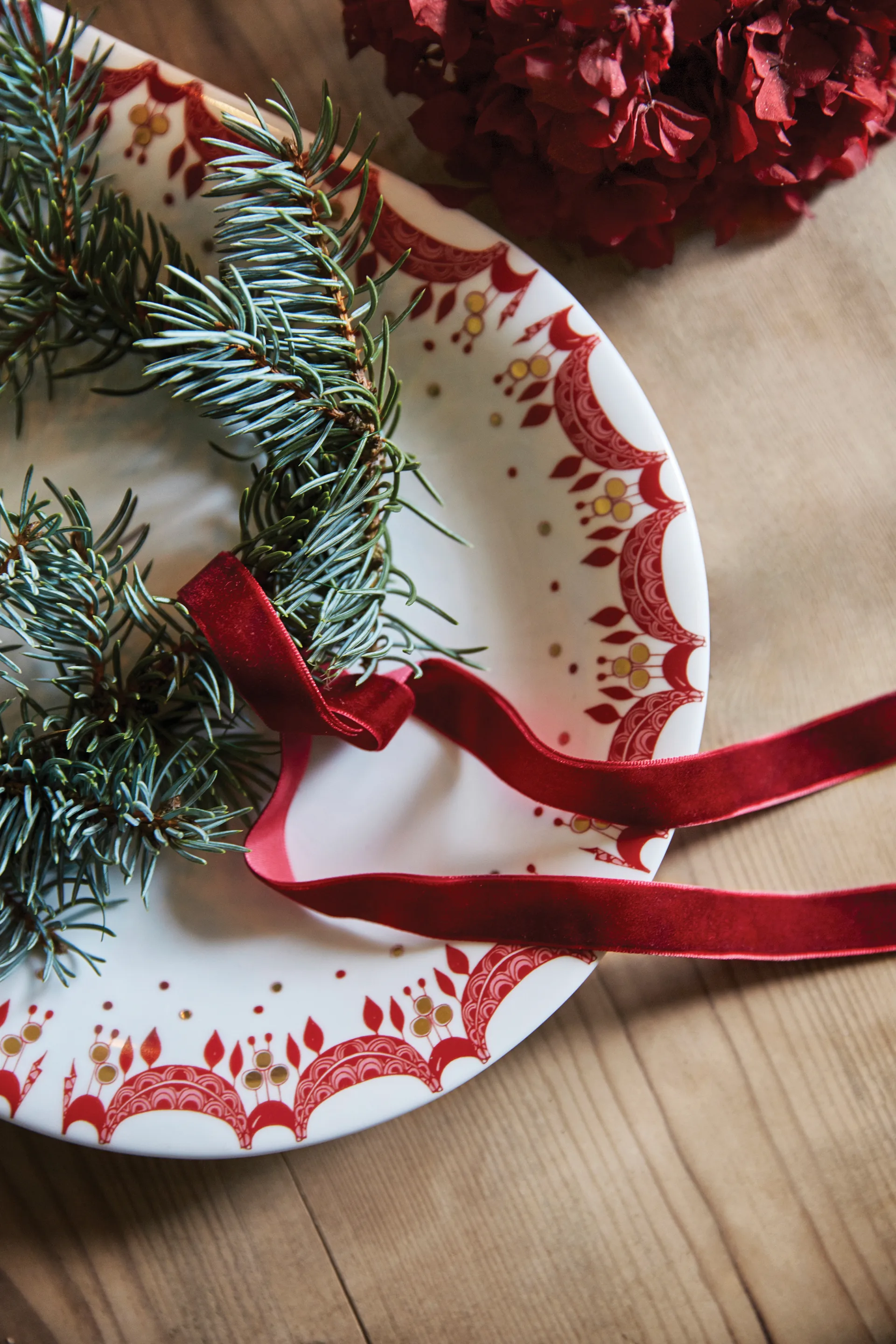 Guirlande Serveringsfad rød 39x23,5 cm, Rød Bjørn Wiinblad