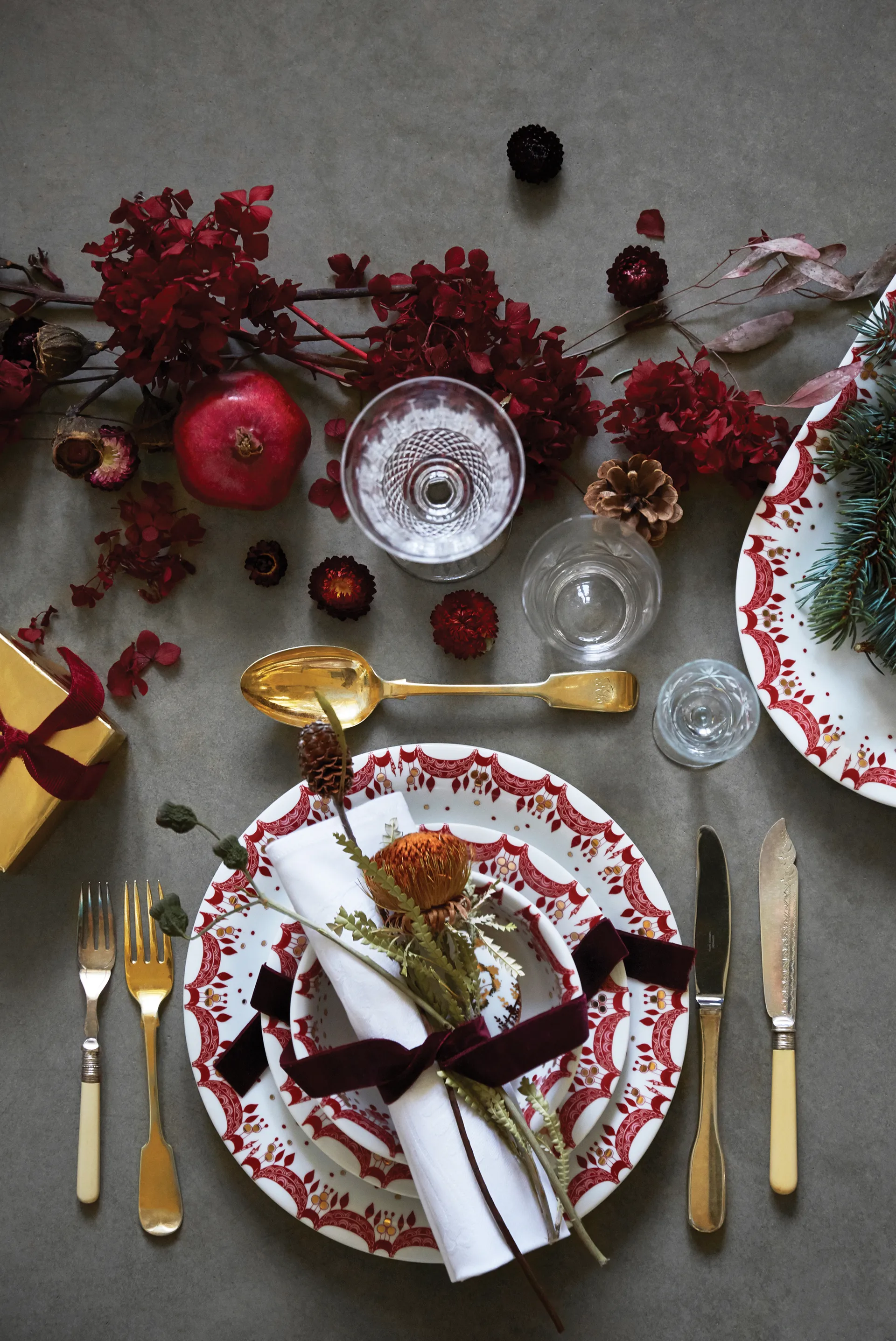 Guirlande Serveringsfad rød 39x23,5 cm, Rød Bjørn Wiinblad