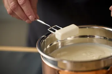 Blandingsskål med silikonebund latte - 1,5 liter - Blomsterbergs