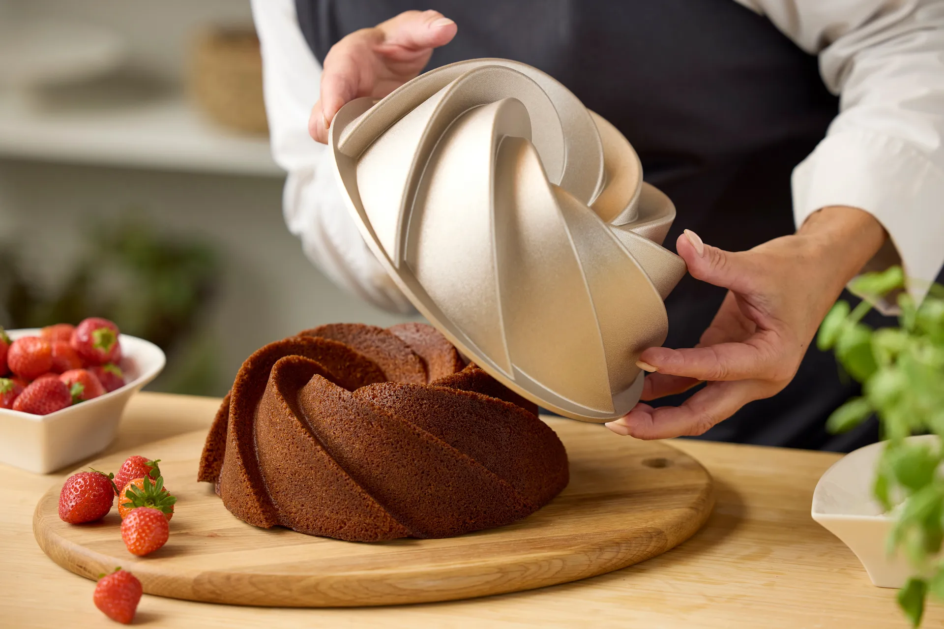 Blomsterbergs bundt-kageform swirl 24x9 cm, Rose gold Blomsterbergs