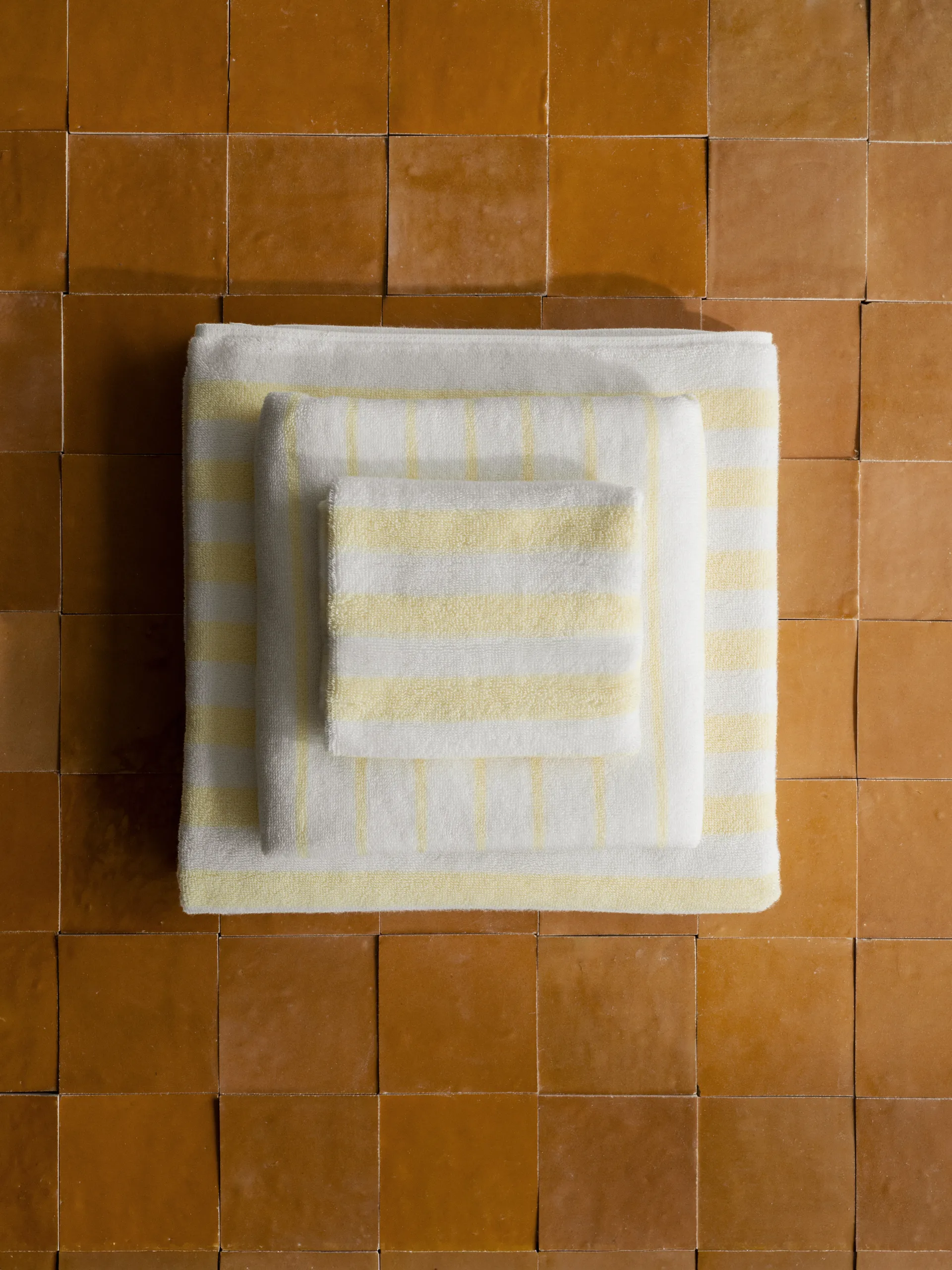 Arto håndklæde, Transparent yellow-white, 50x100 cm blomus