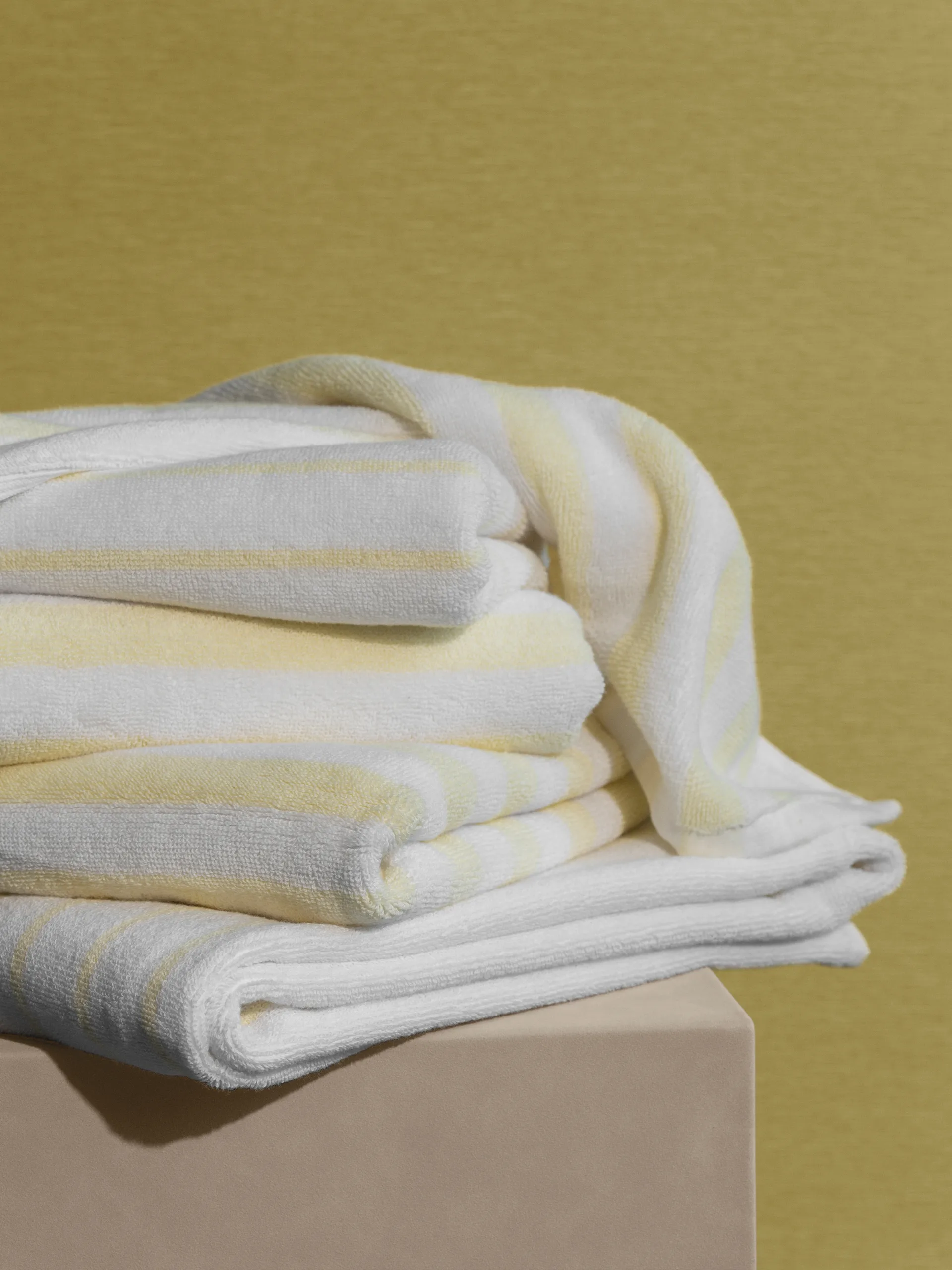 Arto håndklæde, White-transparent yellow, 50x100 cm blomus