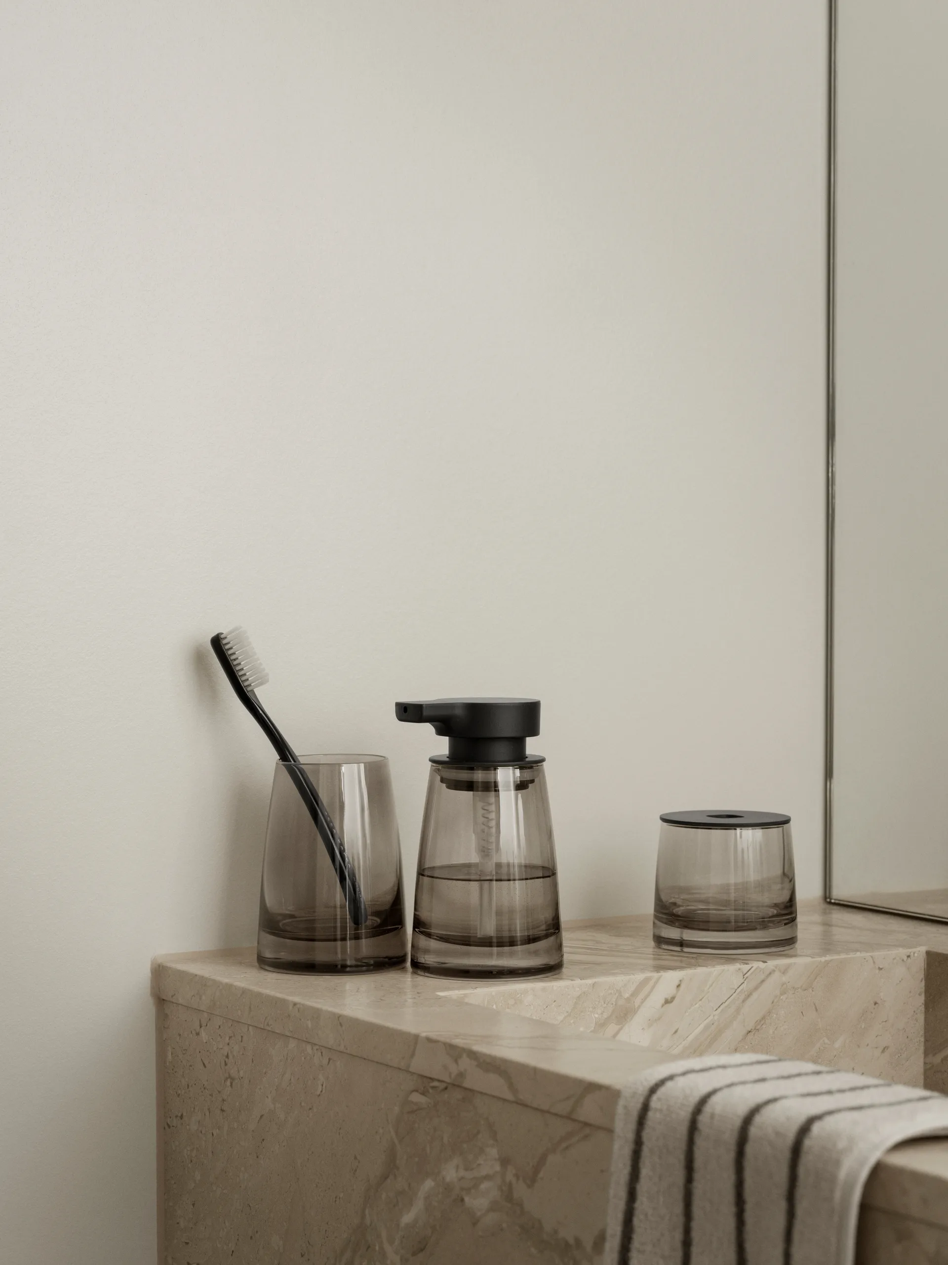 Ava sæbepumpe 25 cl, Black blomus